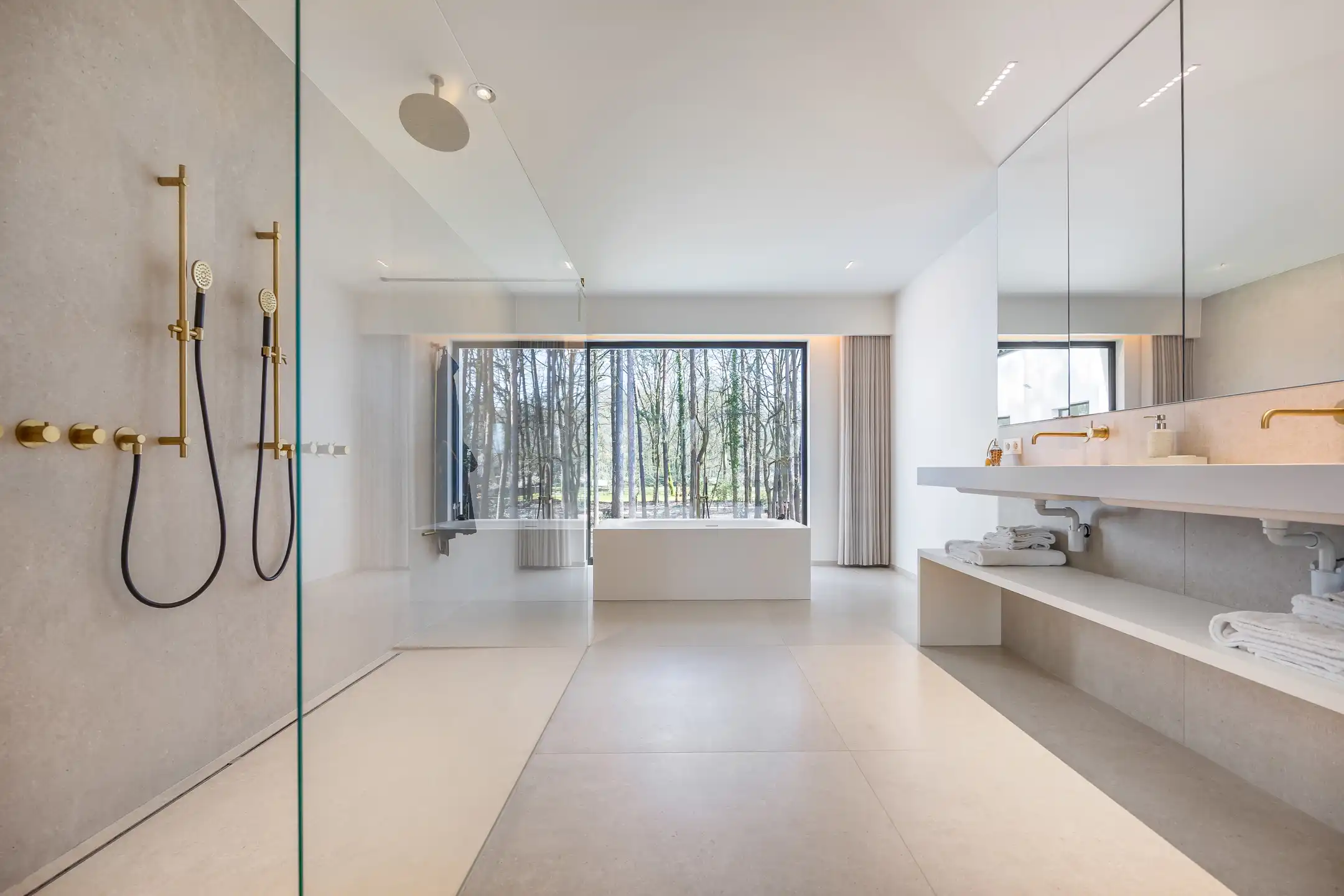 Exclusieve moderne villa met panoramisch zicht op groen foto 21