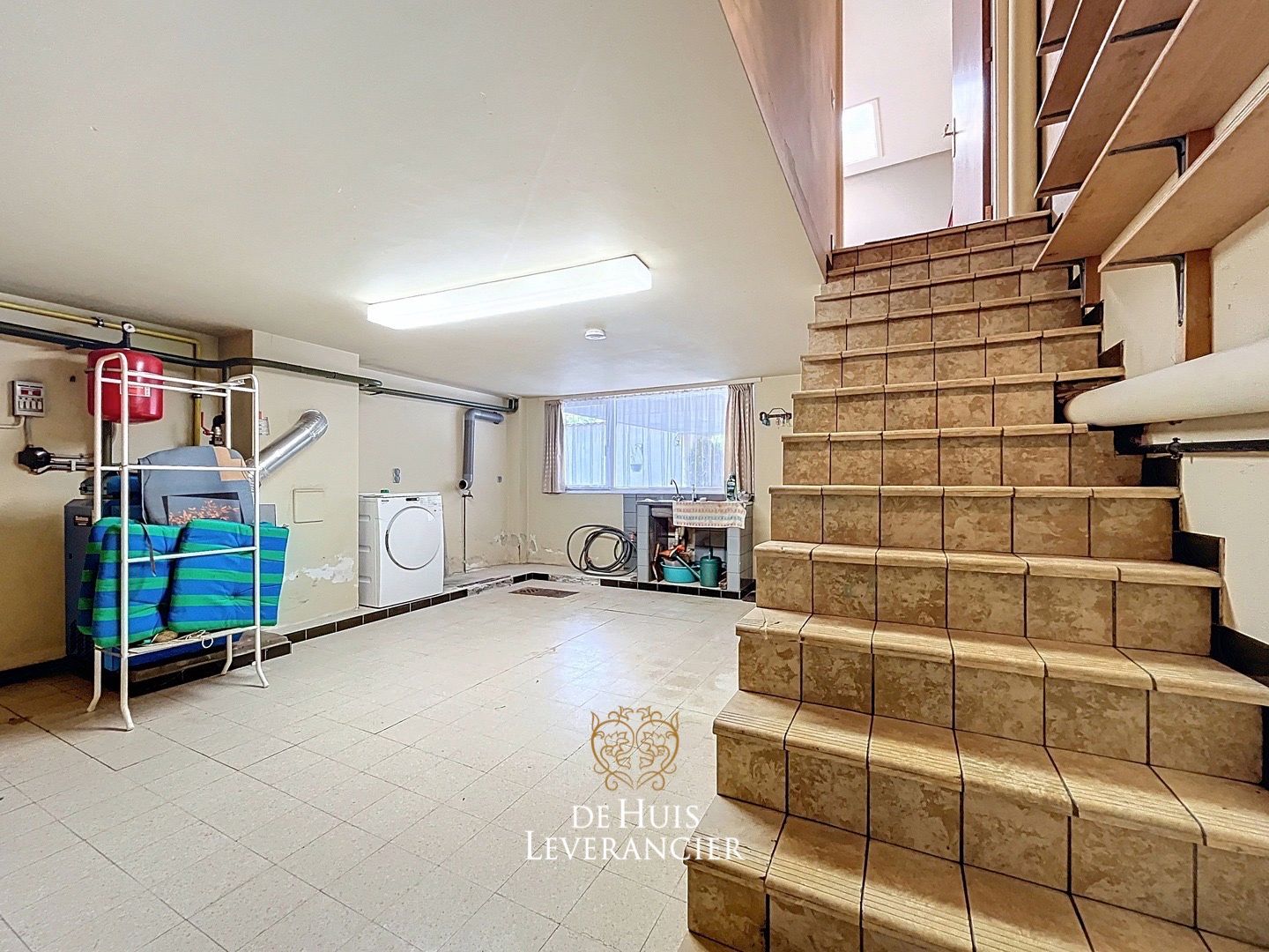 Zeldzame renovatiekans te koop in hartje Noeveren ! Unieke woning met ruimte, groen en grote garage foto 27