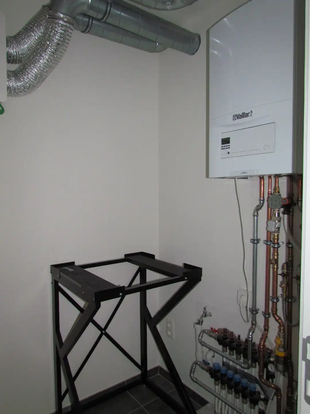 PRACHTIG GELIJKVLOERS MET TERRAS EN TUIN foto 5