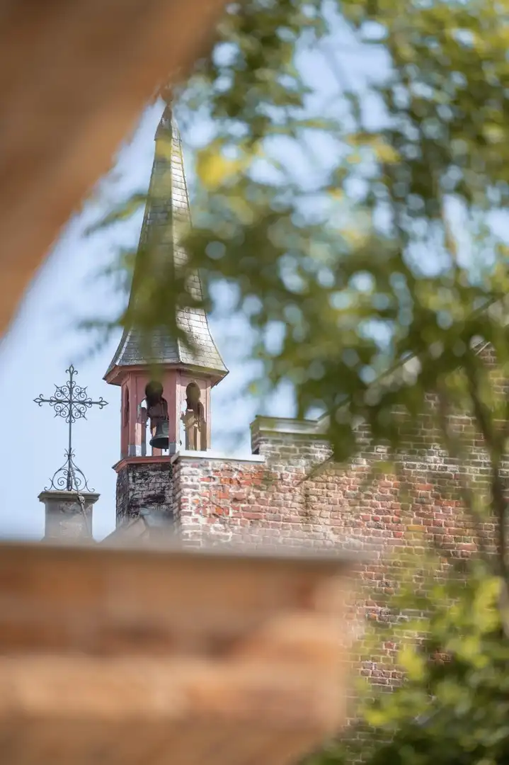 Unieke Neobarokke kapel met ondersteunende casco ruimte op een topligging in Kortrijk foto 15