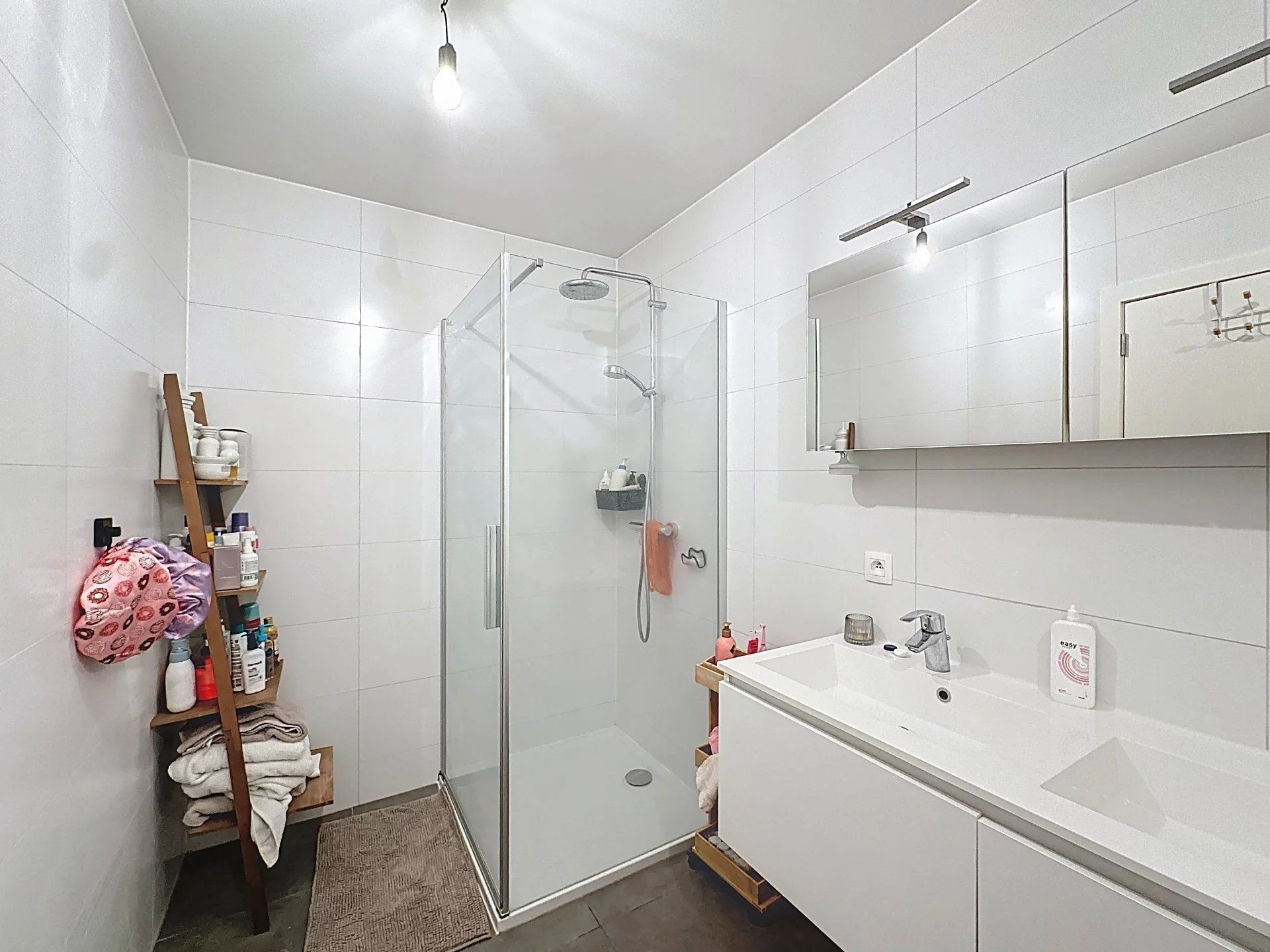 Modern en ruim appartement met 2 slaapkamers, staanplaats, berging en terras foto 10