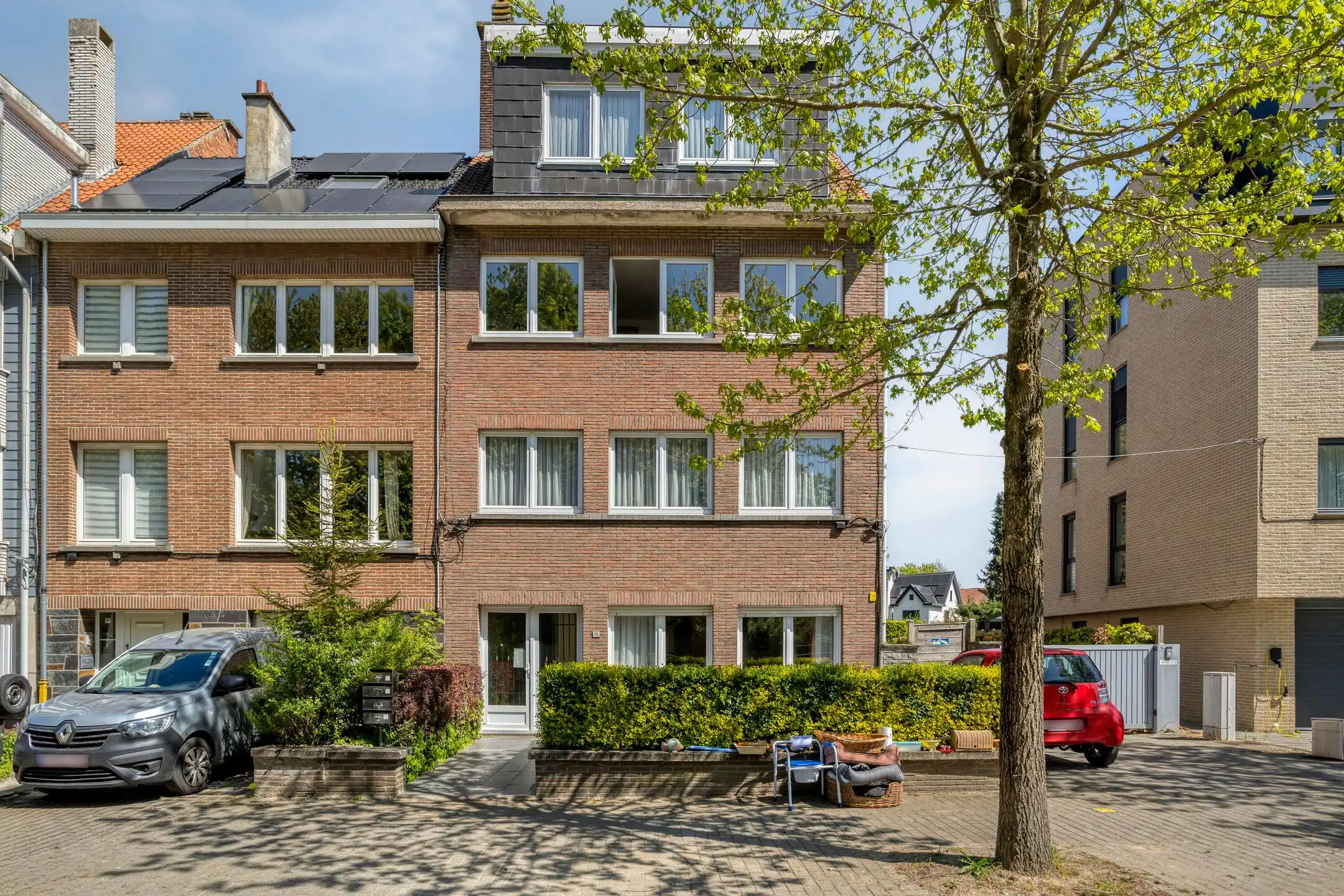 Opbrengstgebouw met 4 appartementen, tuin en parking in Strombeek-Bever foto 2