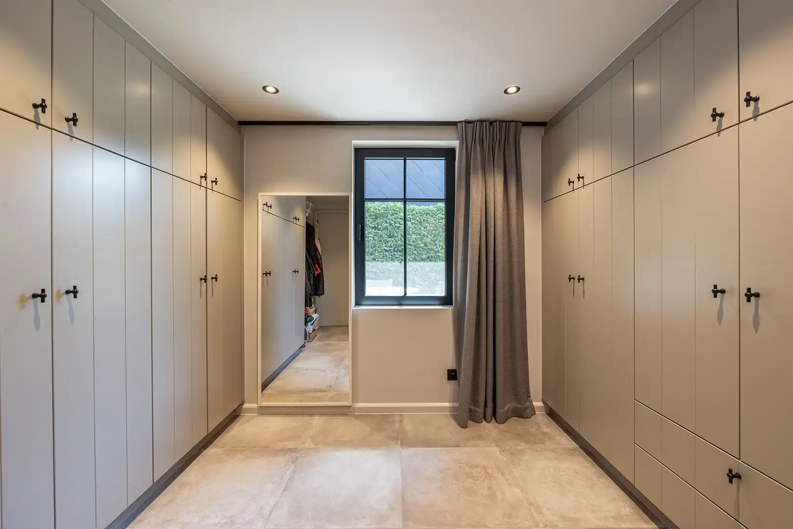 Stijlvol gerenoveerd wonen met prachtige zwemvijver foto 15