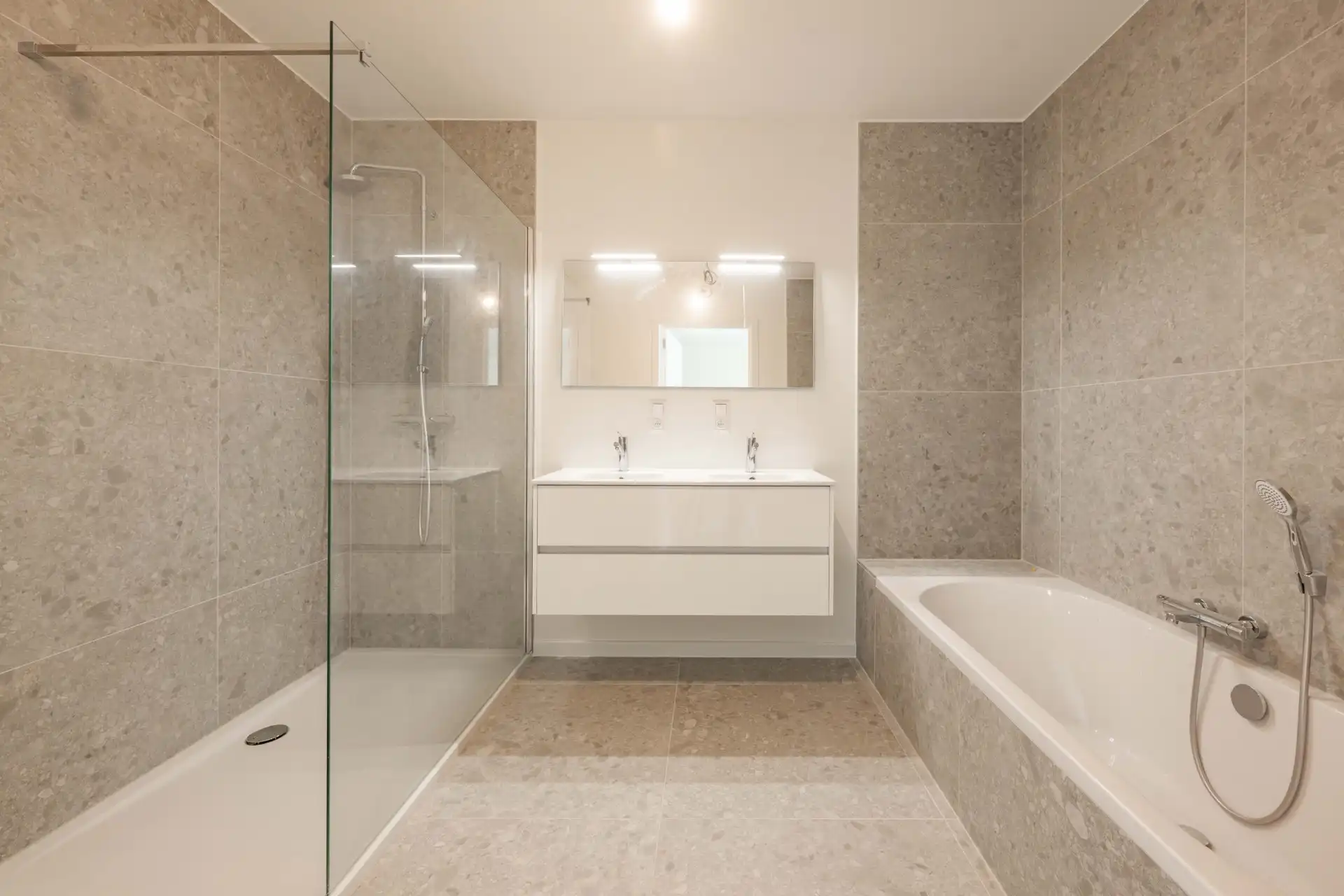 KOOP uw appartement aan 6% BTW! Prachtig 3 slaapkamer appartement in Residentie DAC'ART Izegem. foto 15