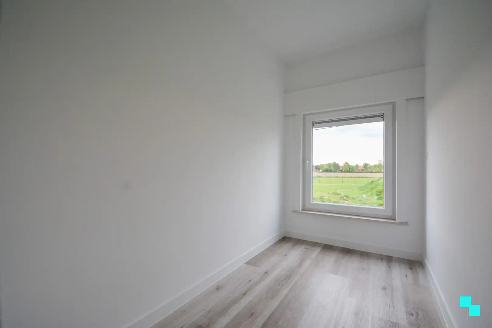 Gerenoveerde woning met twee slaapkamers en ruime garage foto 13