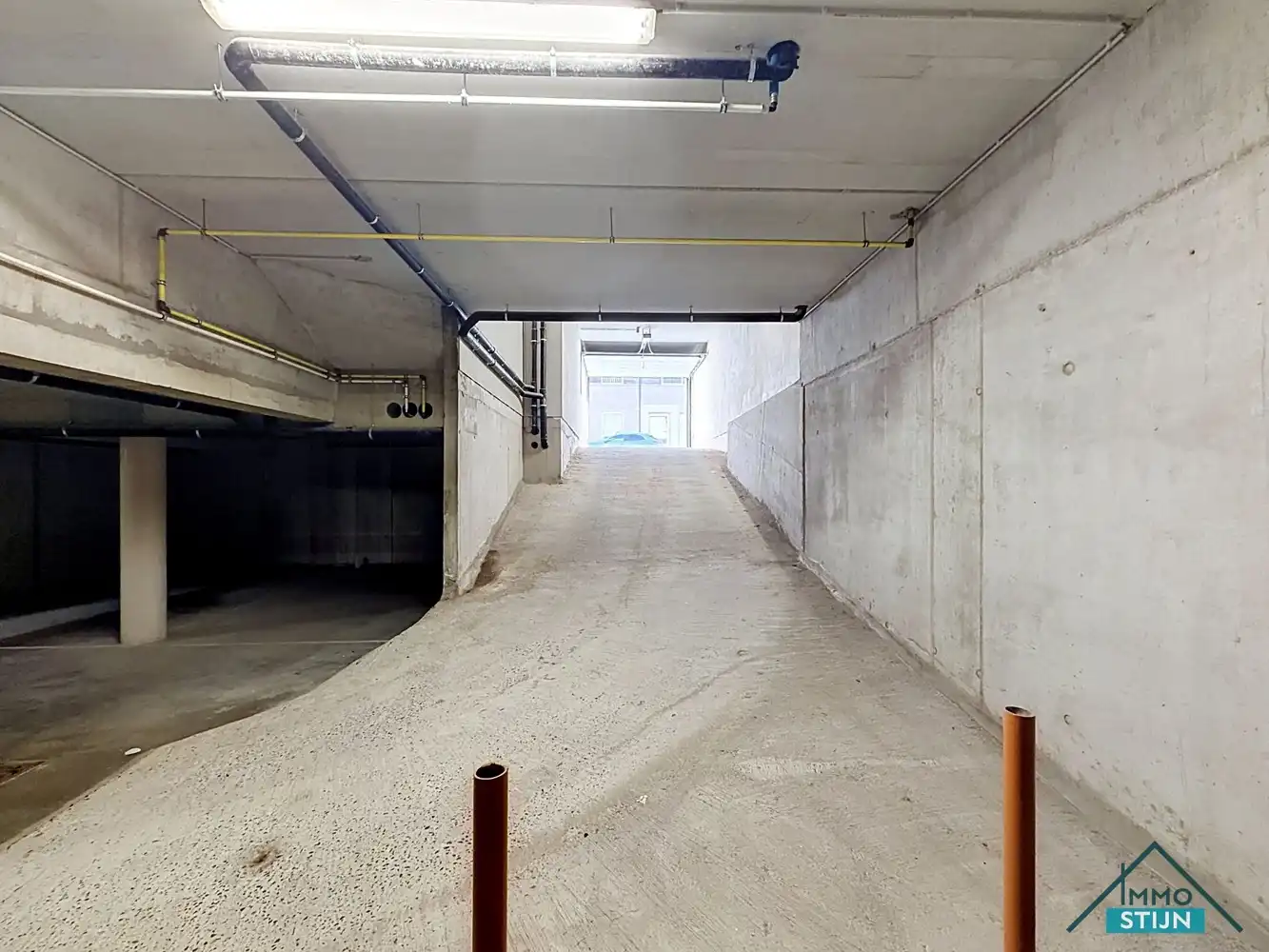Parkeerplaats in het centrum van Veldegem foto 4