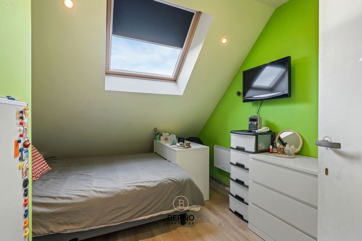 Ruime, gerenoveerde woning met knappe tuin foto 23
