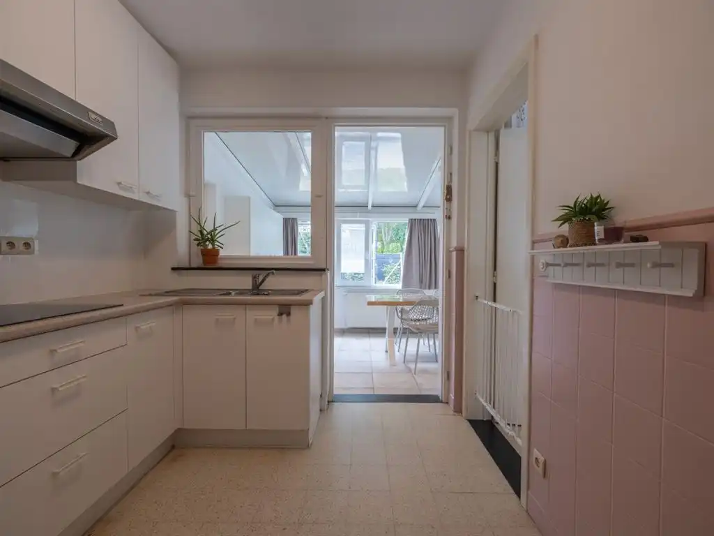 Instapklare, half-vrijstaande woning met inpandige garage foto 16