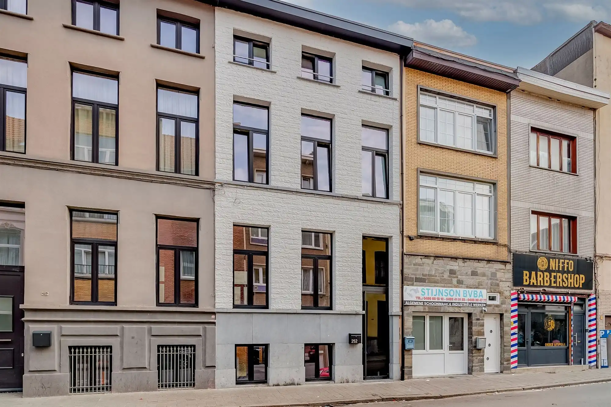 Volledig gerenoveerde stadswoning met praktijkruimte foto 17