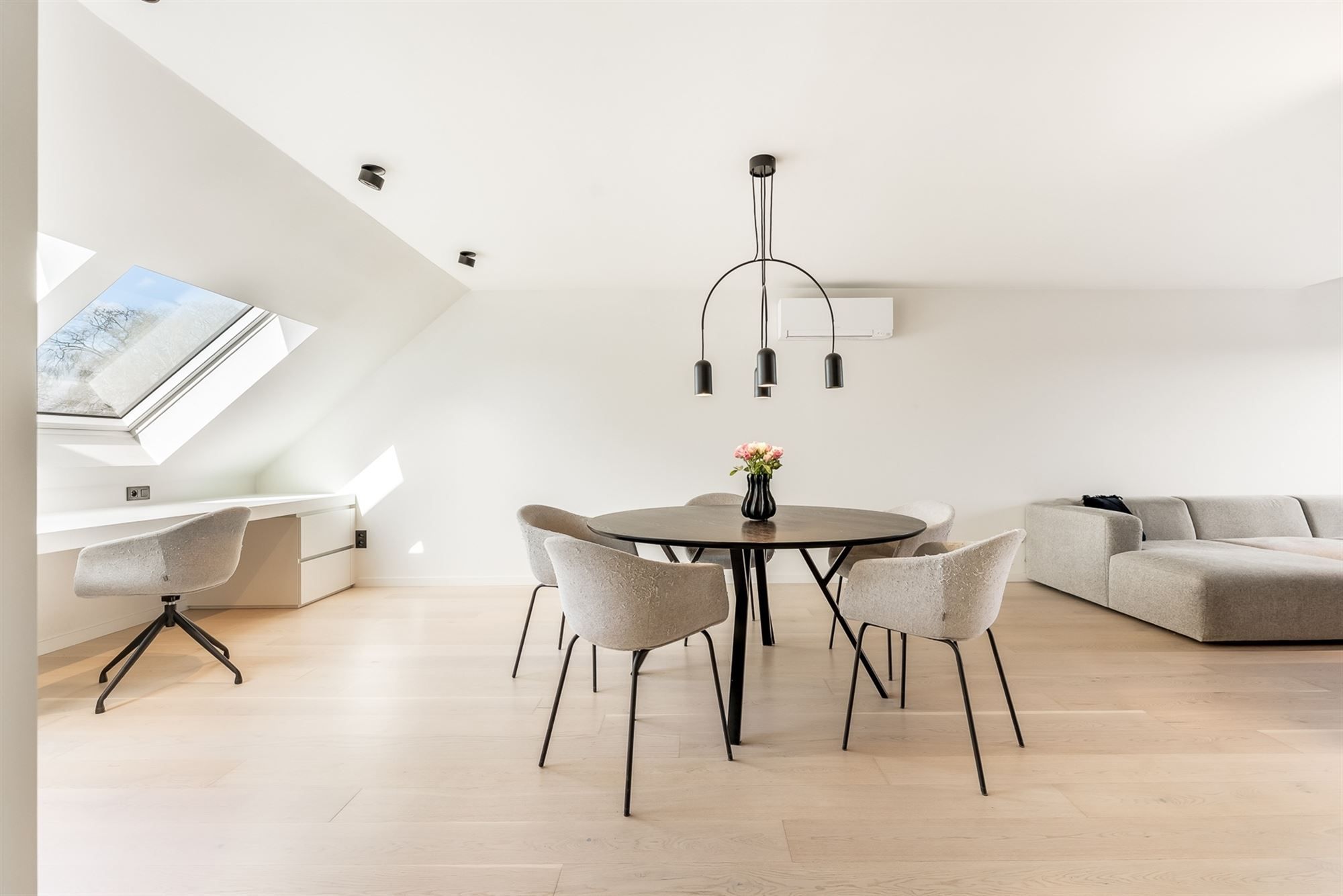 KNAP GERENOVEERD, LICHTRIJK APPARTEMENT (129M²) MET 3 SLAAPKAMERS TE HALEN foto 9