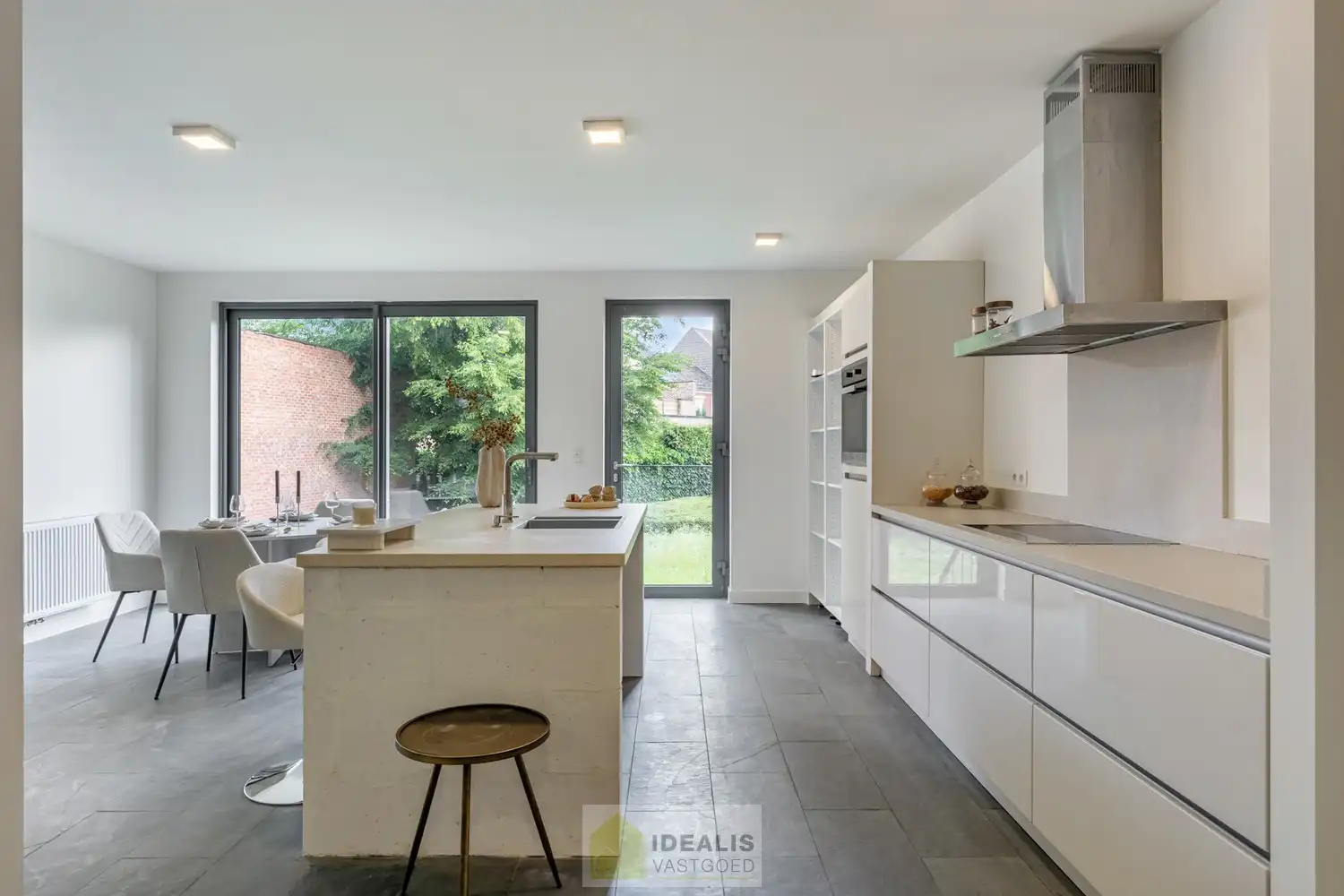 PRACHTIG GERENOVEERD GELIJKVLOERSAPPARTEMENT MET STADSTUIN IN HARTJE HAMONT! foto 20