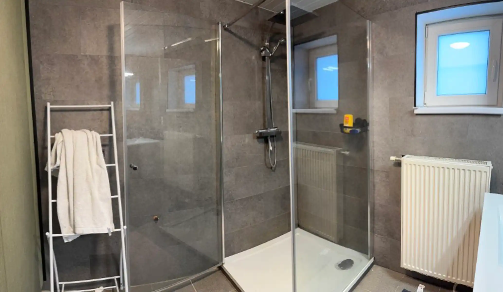Zeer ruime woning met veelzijdig bijgebouw foto 13