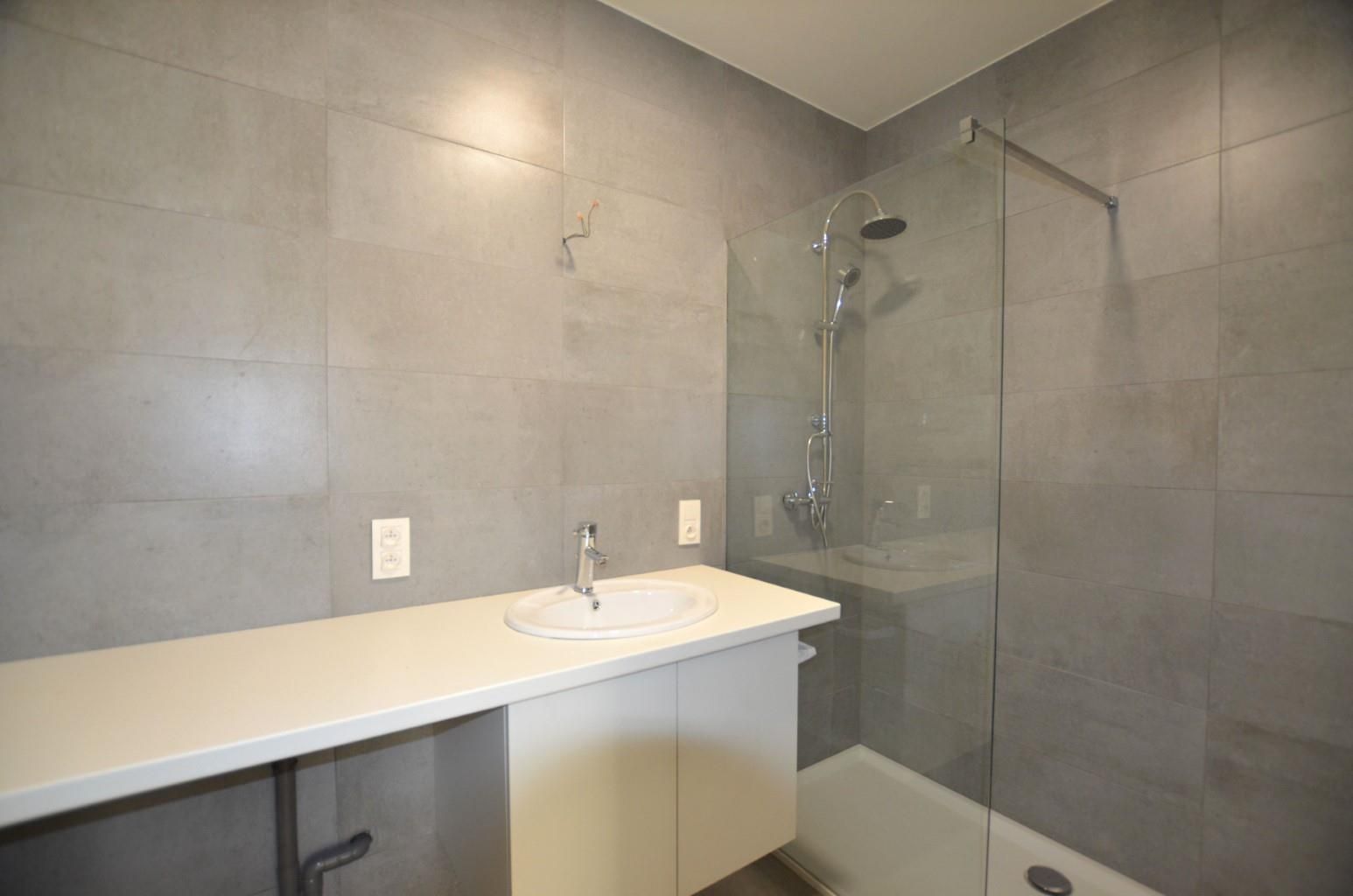 Prachtig gerenoveerd app met 2 slpk + garagebox foto 4