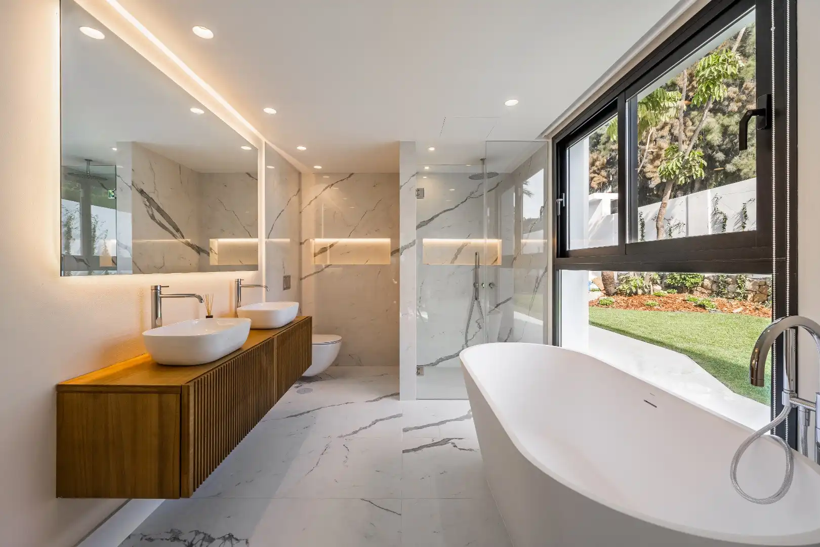 Uitmuntende mediterrane villa met modern interieur nabij El Paraiso, New Golden Mile of Estepona foto 9