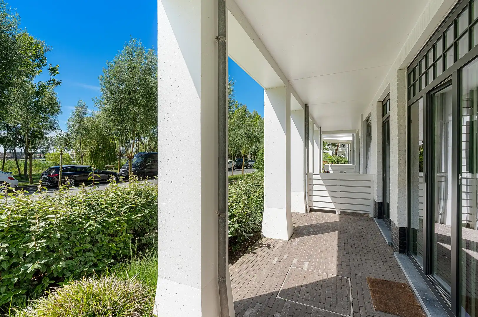 Uitzonderlijk tuinappartement met frontaal zicht op het Duinenwatermeer. foto 14