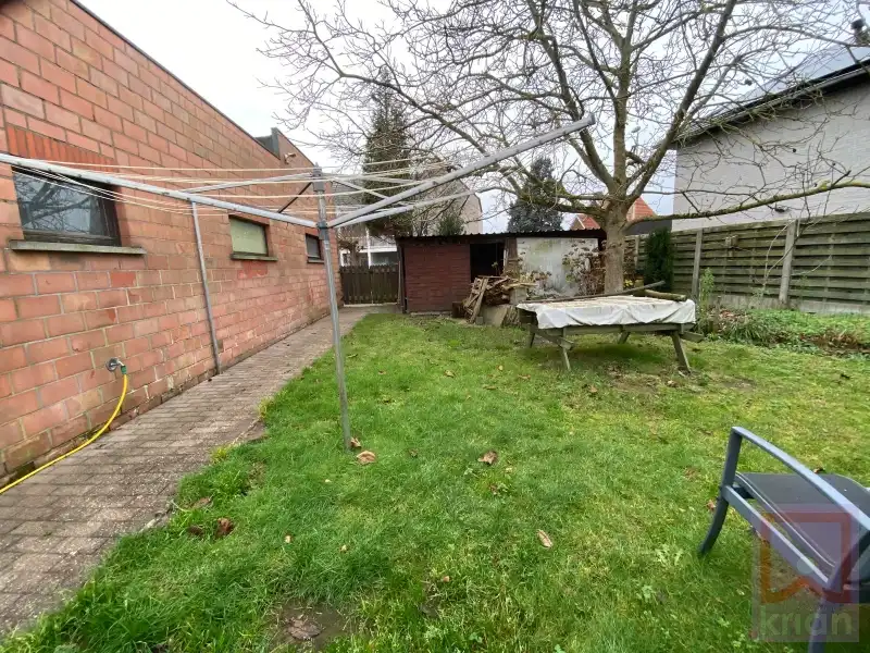 Ruime woning met tuin, 2 grote garages en kelder op grond groot 688m² foto 35