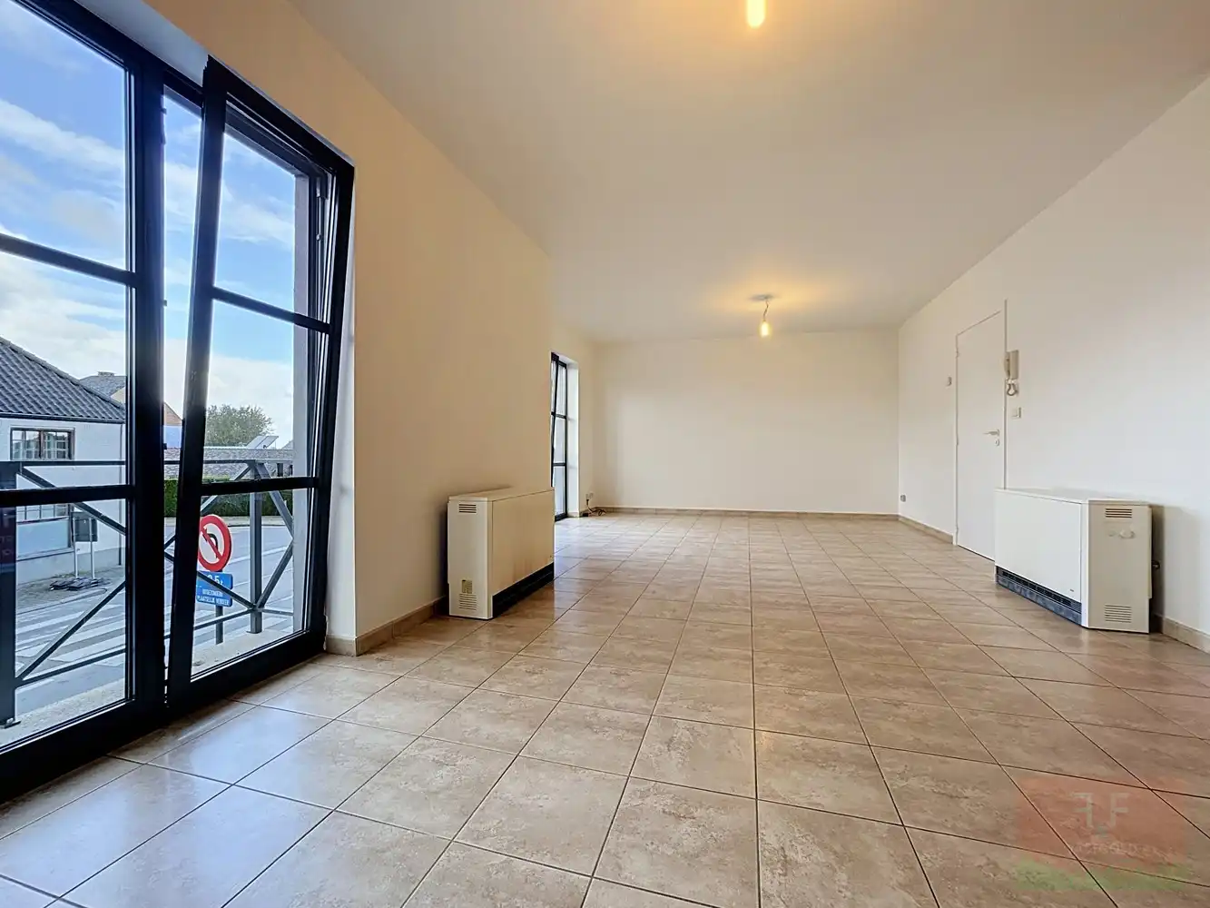Lichtrijk, instapklaar appartement met privé-garage in het pittoreske Bavegem foto 4