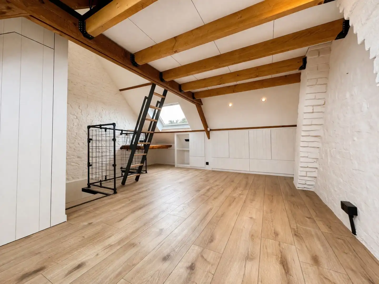 Gerenoveerde woning met o.a. 3 kamers, tuin & garage foto 14