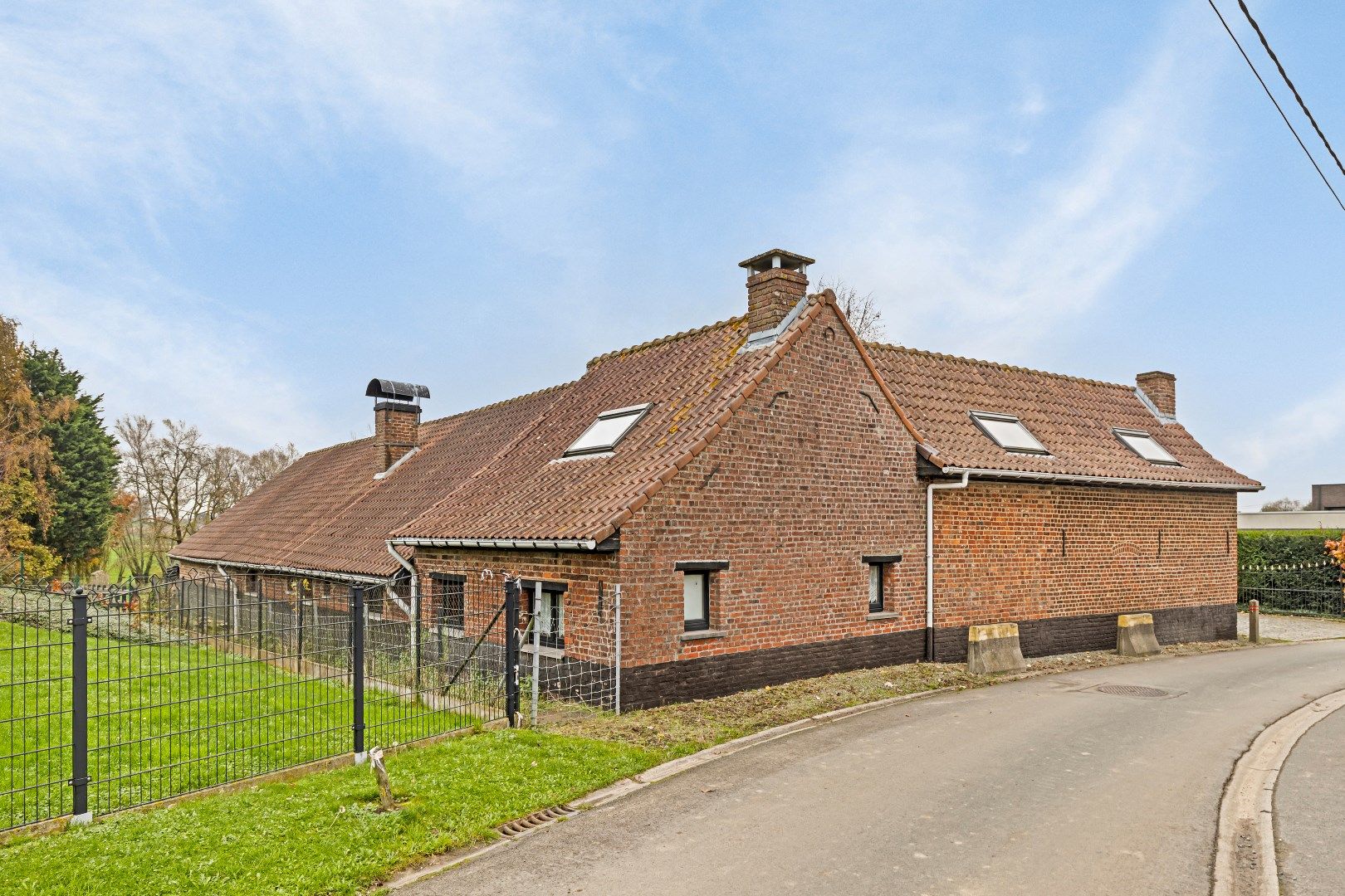 Fermette te huur Heikruis met 4 slpks, binnenkoer en carport foto 2