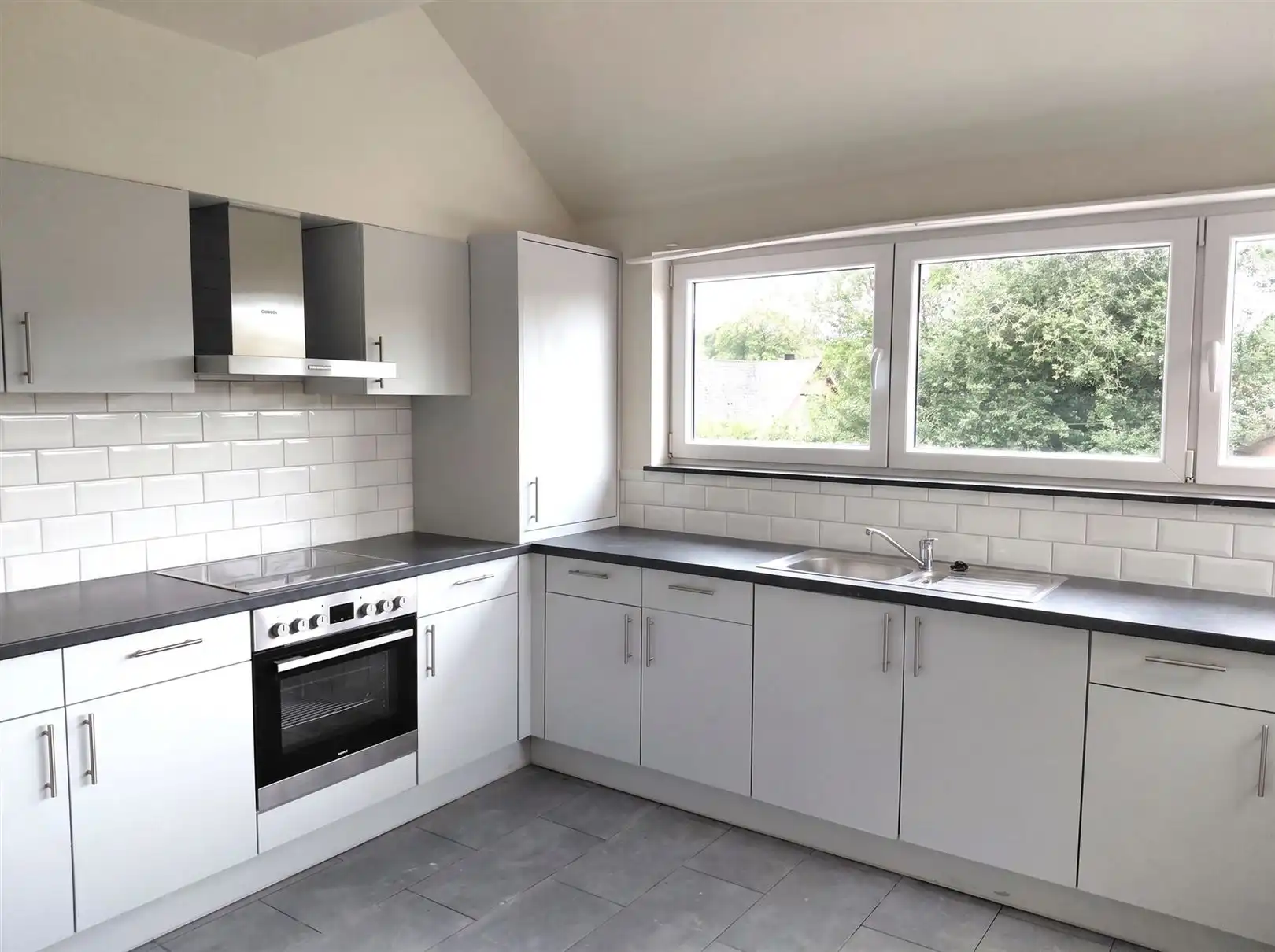 TE HUUR: Appartement met 2 slaapkamers en terras te Beverlo! foto 5