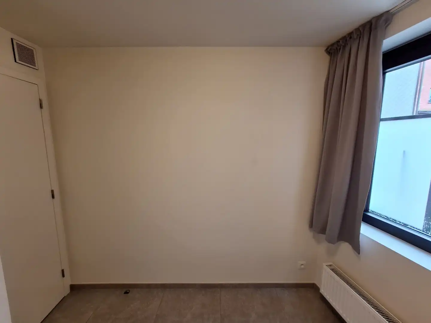 Luxe appartement met 2 ruime SLK,  een terras en een private autostaanplaats foto 11
