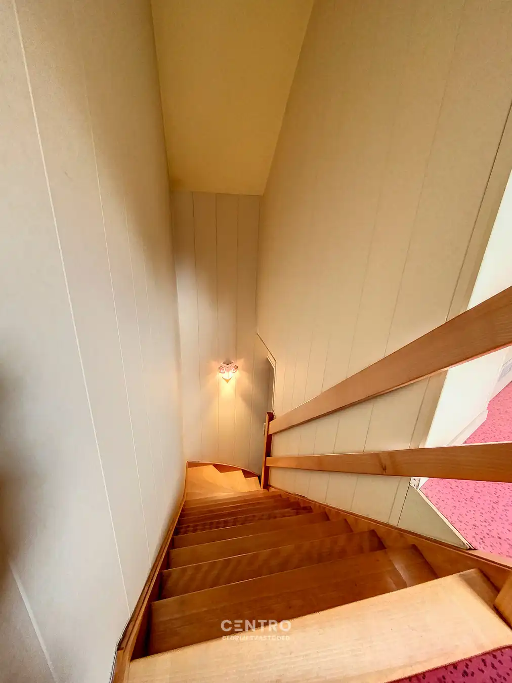 Ruim (430m²), multifunctioneel pand (bewoning, kantoor, praktijk, horeca, ...)  op ZICHTLOCATIE langs invalsweg Roeselare (vlakbij de ring R32). foto 20