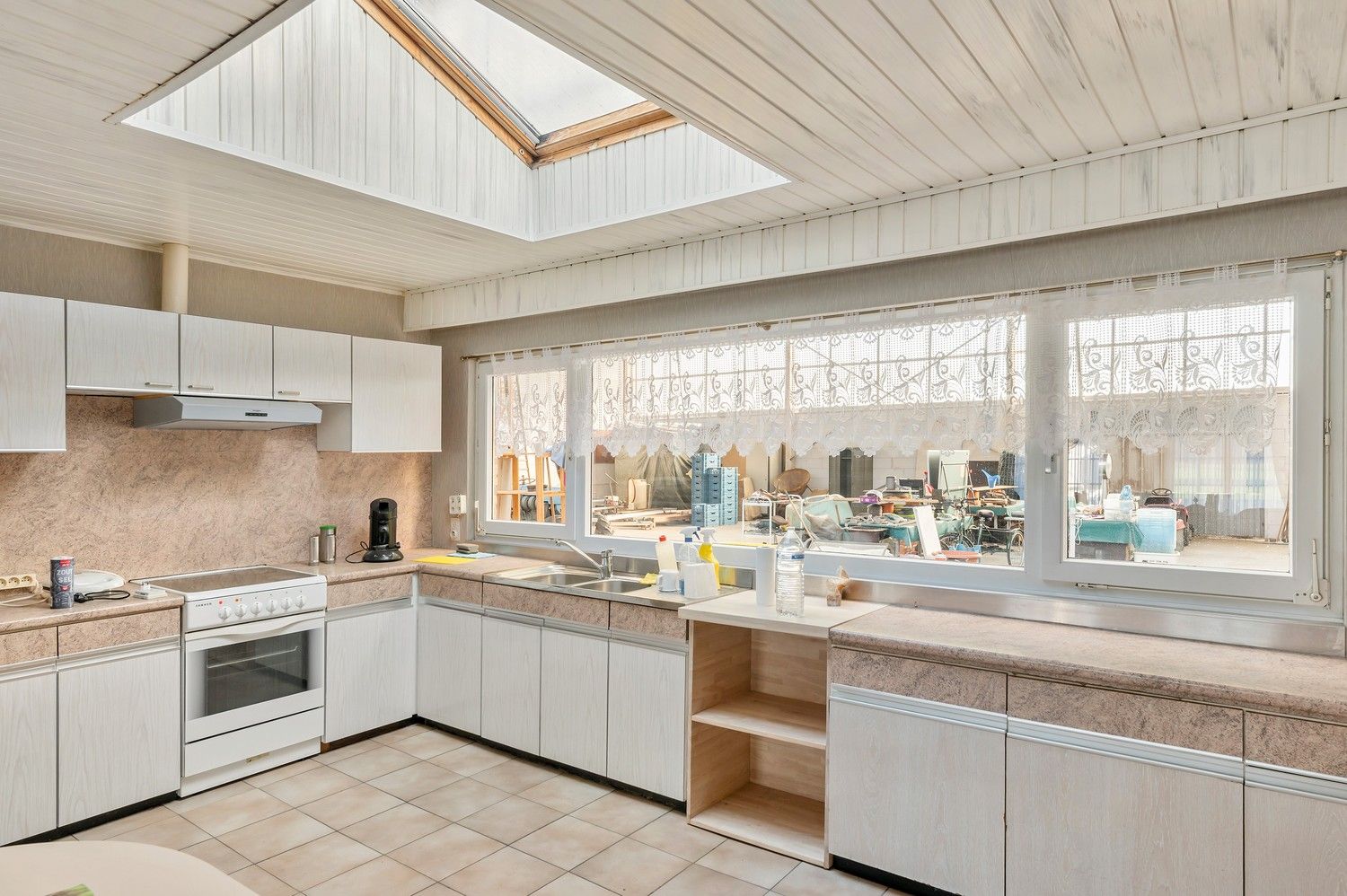 Ruime open bebouwing met loods en garages op ca. 1,7 ha – landelijke ligging in agrarisch gebied. foto 9