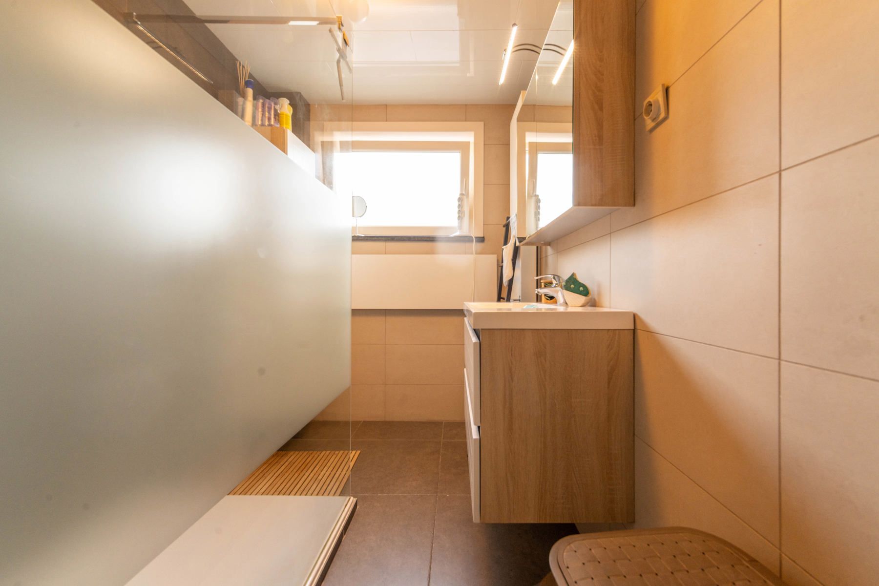 Ruime en lichtrijke halfopen bebouwing te Schelle. foto 7