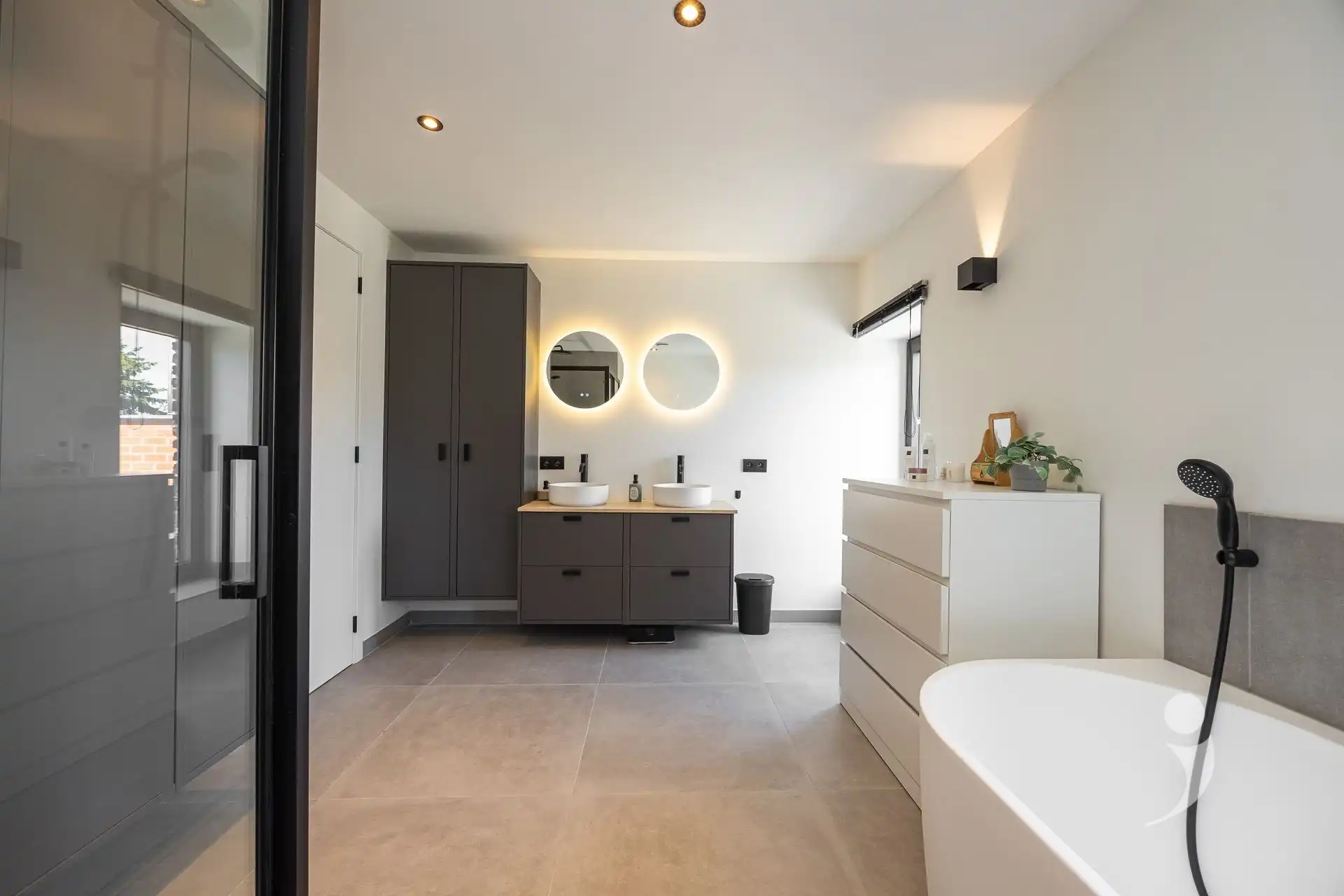 Volledig gerenoveerde hoeve met loods én verkavelingsmogelijkheid foto 17