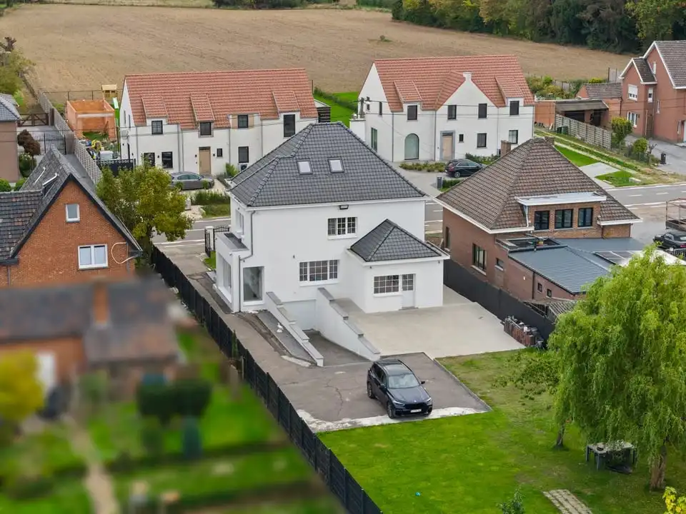 RUIME, GERENOVEERDE OPEN BEBOUWING MET 6 SLKS EN KNAPPE TUIN IN ALKEN foto 3