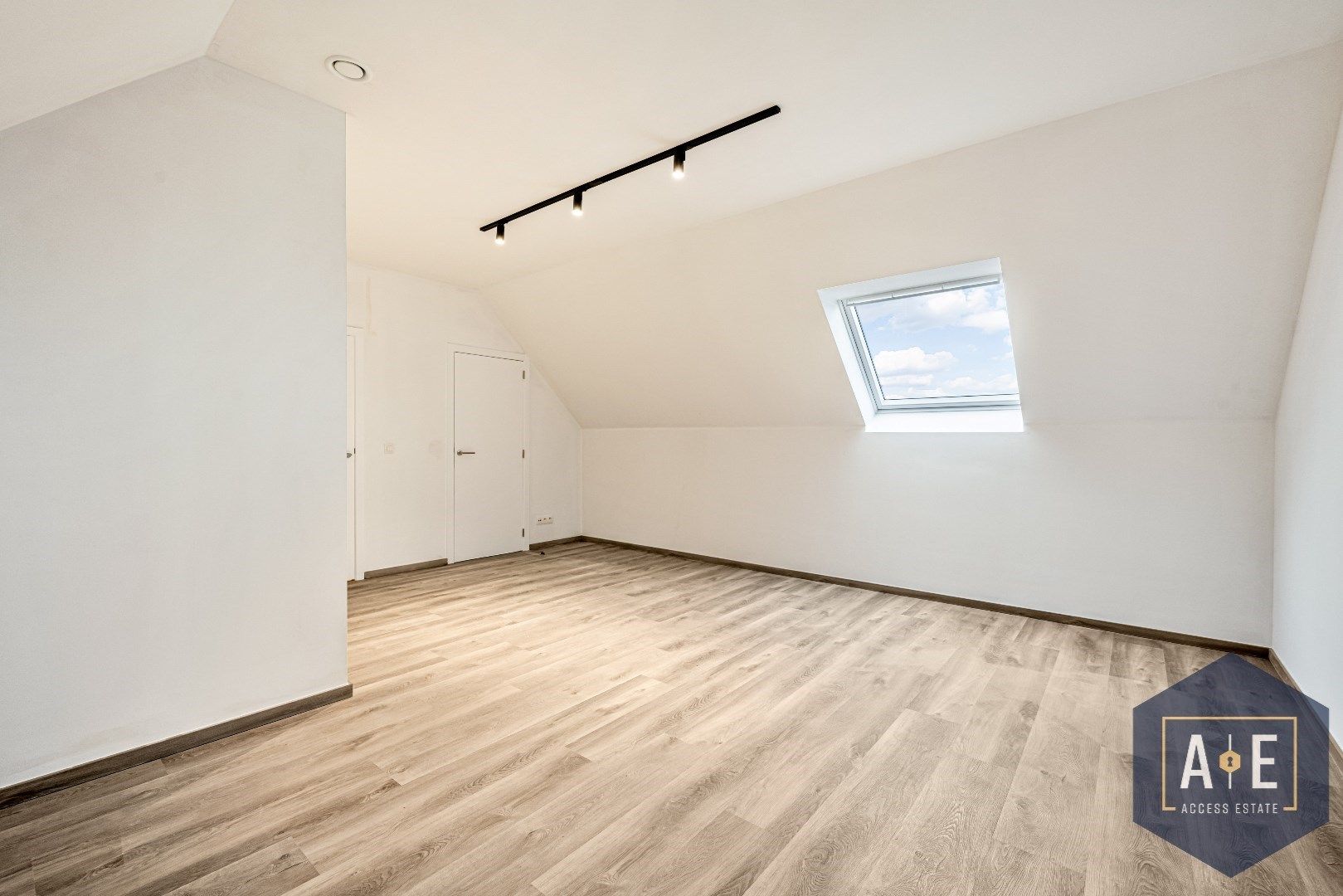 HERZELE - Nieuw duplex-appartement op de 2e verdieping met terras, buitenberging en carport te huur! foto 6