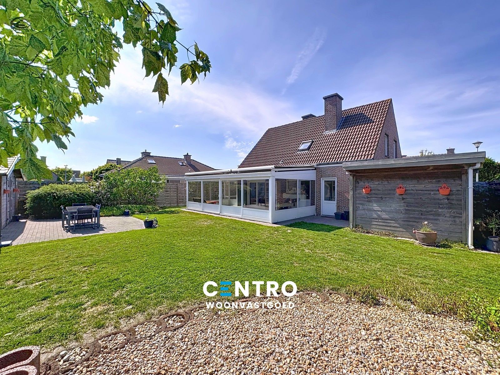 Villa met 5 slpks, veranda én carport te Roeselare! foto {{pictureIndex}}