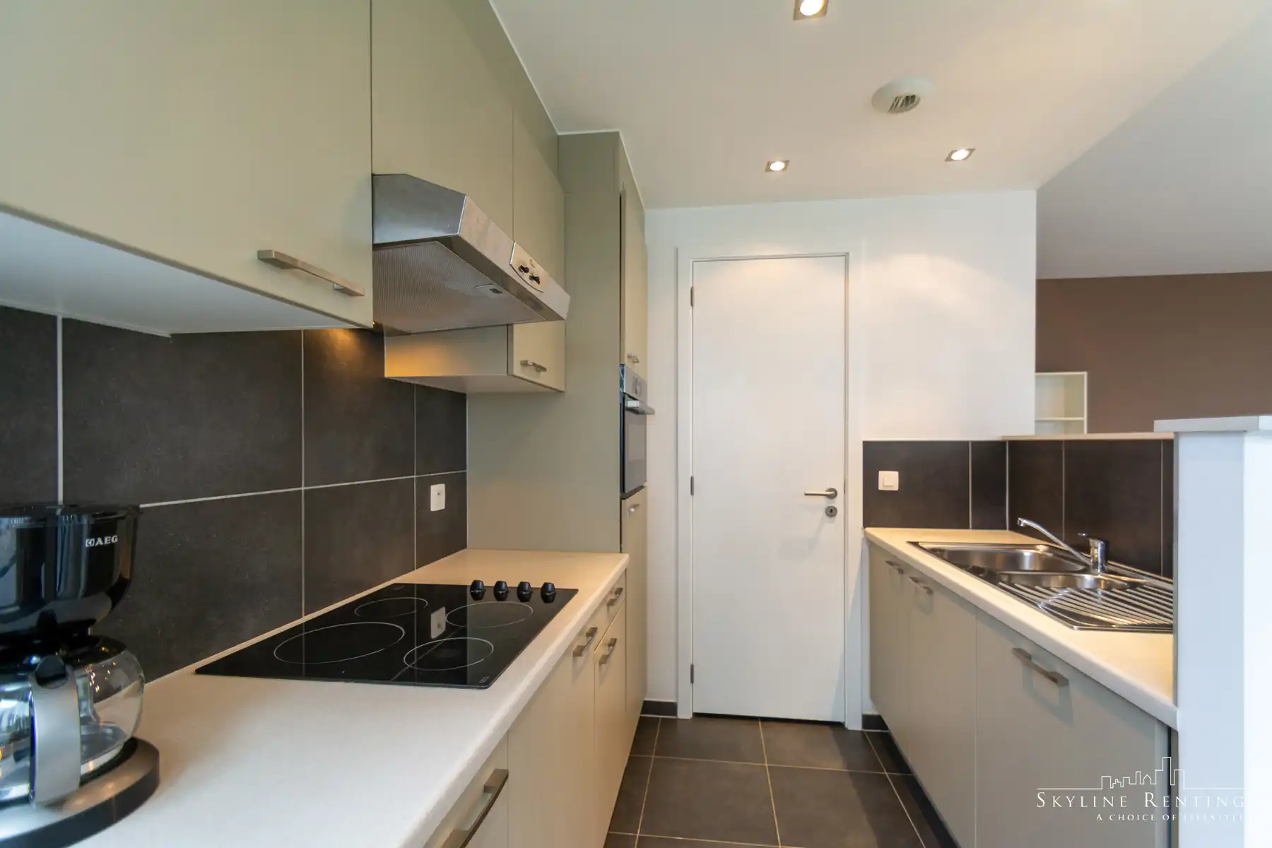 Prachtig ingericht app. 2 kamers + terras (NATO gebied) foto 9