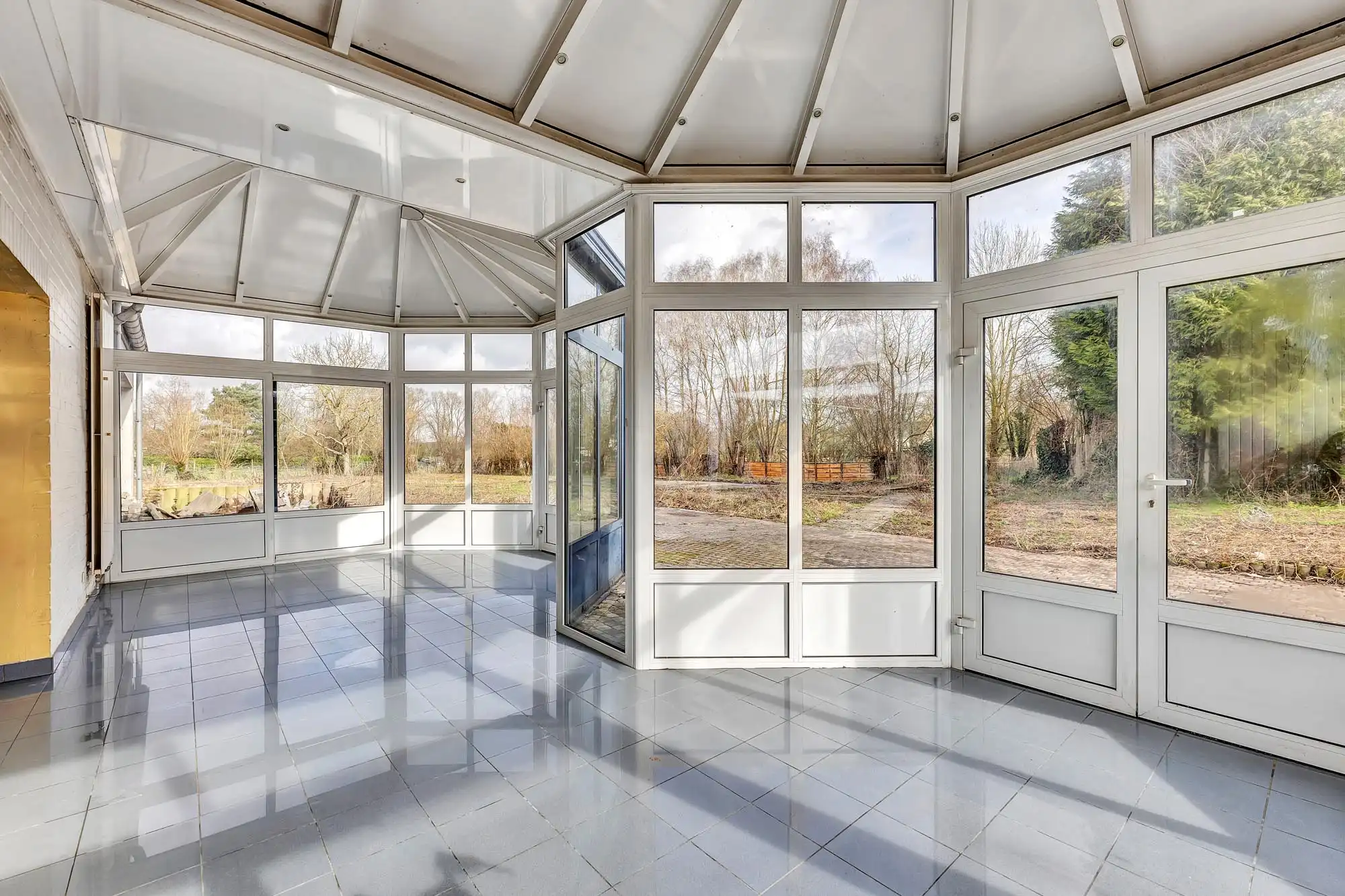 Te renoveren woning op uitzonderlijk perceel! foto 2