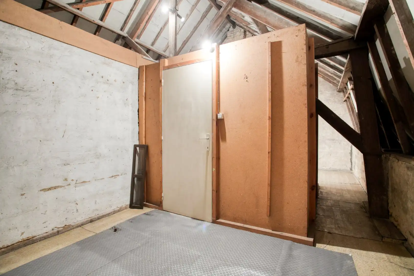 Te renoveren starterswoning met diepe tuin en enorm potentieel te Ledegem foto 11