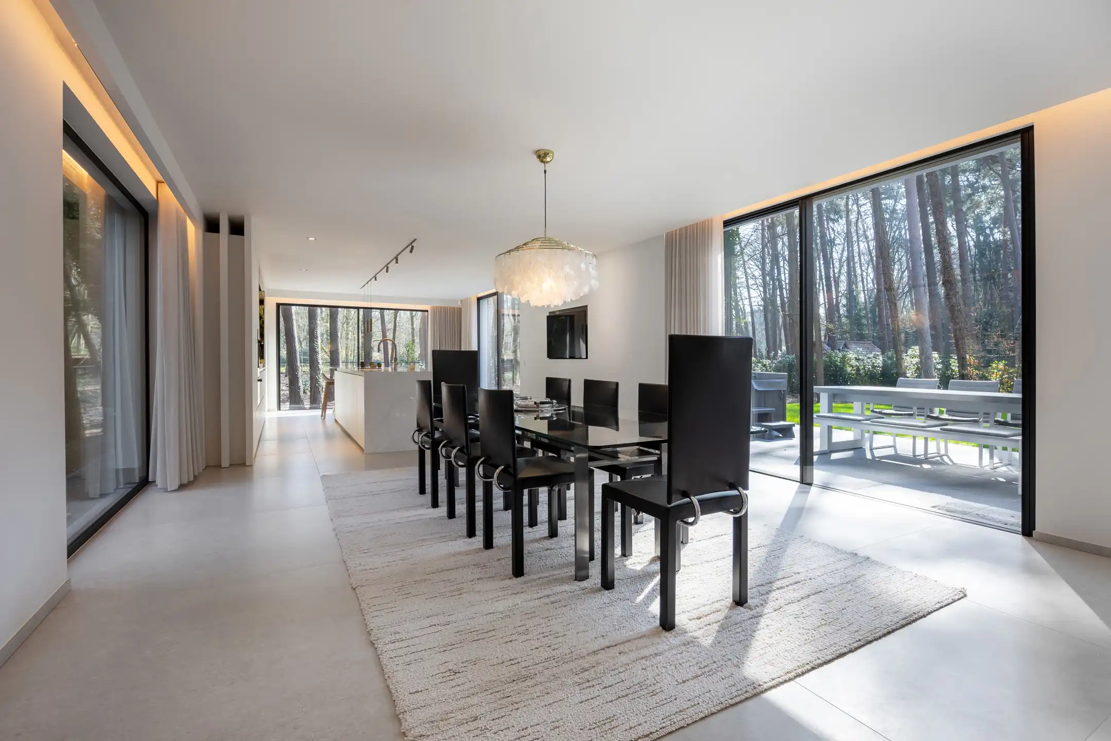Exclusieve moderne villa met panoramisch zicht op groen foto 10