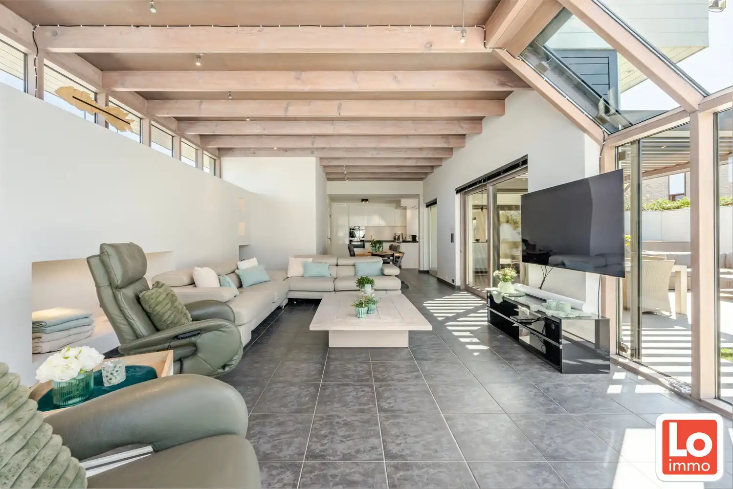 Prachtige instapklare villa met 4 slpks en zwembad op een rustige ligging foto 5