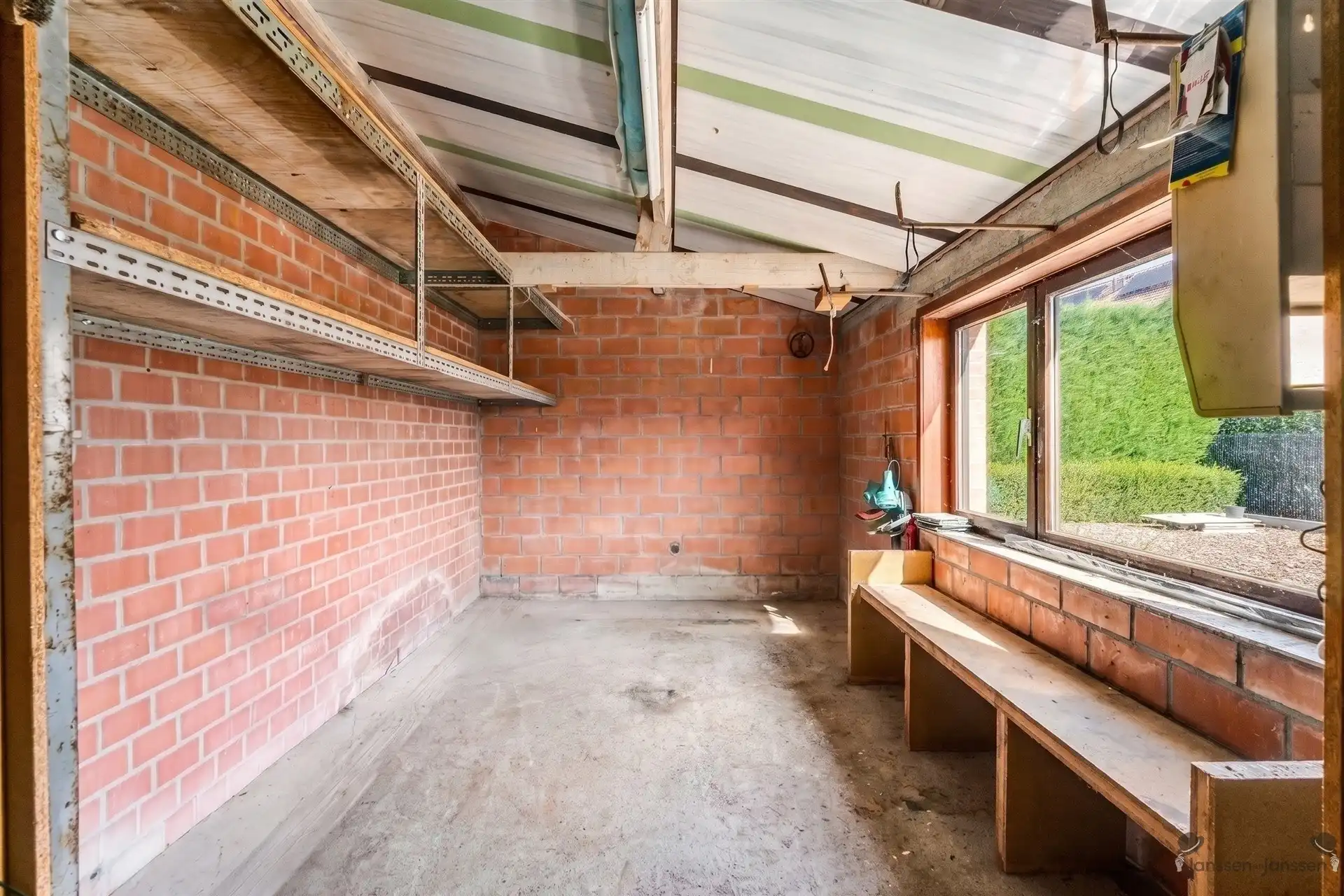 Ruime gezinswoning met extra werkplaats/atelier foto 25
