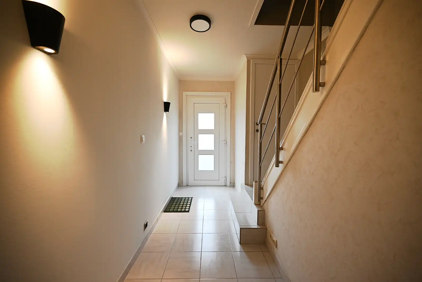 Ruime woning met 3 slaapkamers en carport foto 8