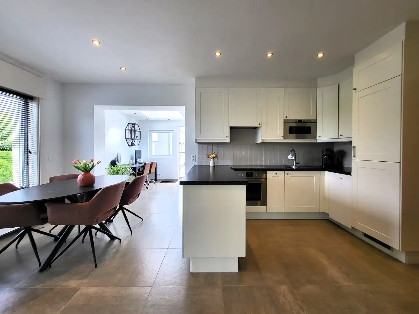 Gerenoveerde woning met garage en zonnige tuin in landelijke omgeving. Topper! foto 18