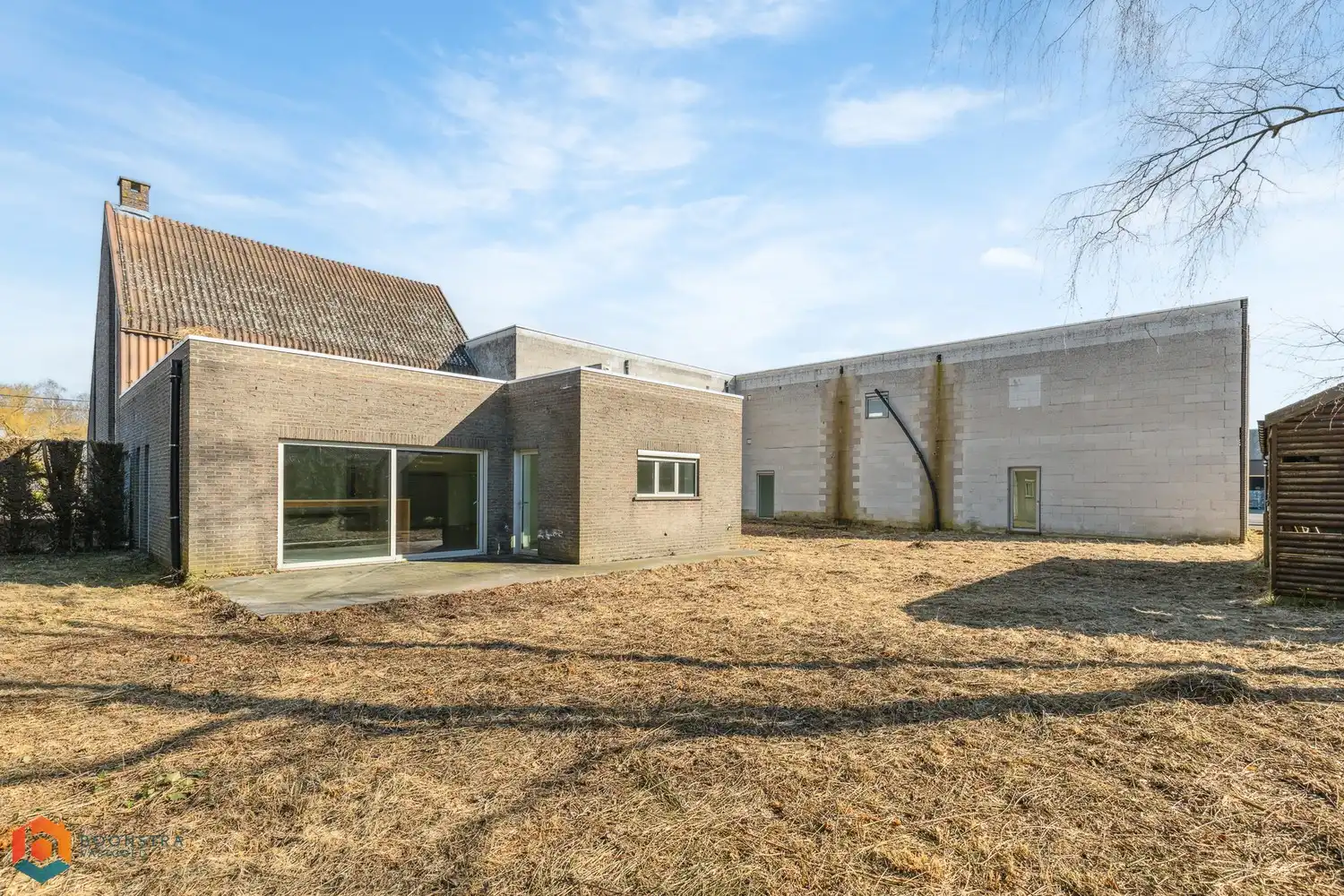 Veelzijdig kantoorgebouw met ruime parking op 2433 m² foto 19