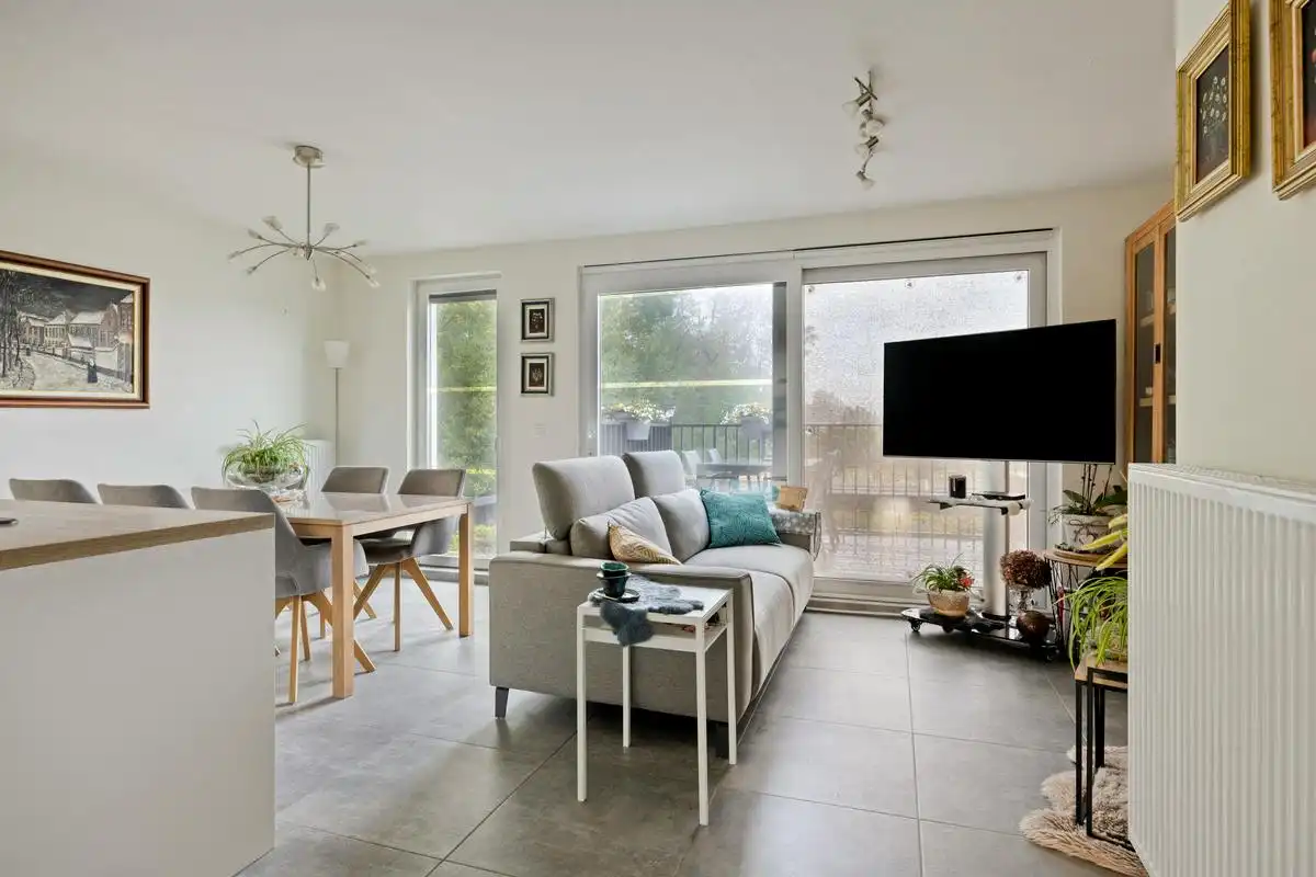 Lichtrijk en energiezuinig appartement met 2 slaapkamers te Eeklo foto 3