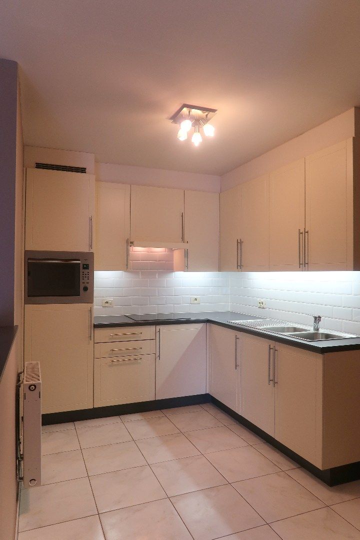 Ruim, verzorgd appartement met 2 slaapkamers en 2 terrassen in Hartje Jabbeke foto 7