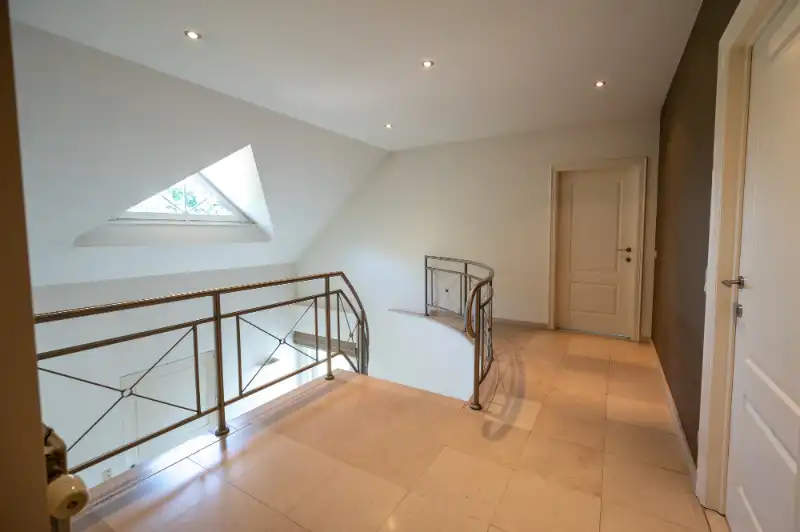 Villa te huur in agrarisch buitengebied van Essen, nabij de grens met Nederland. foto 24