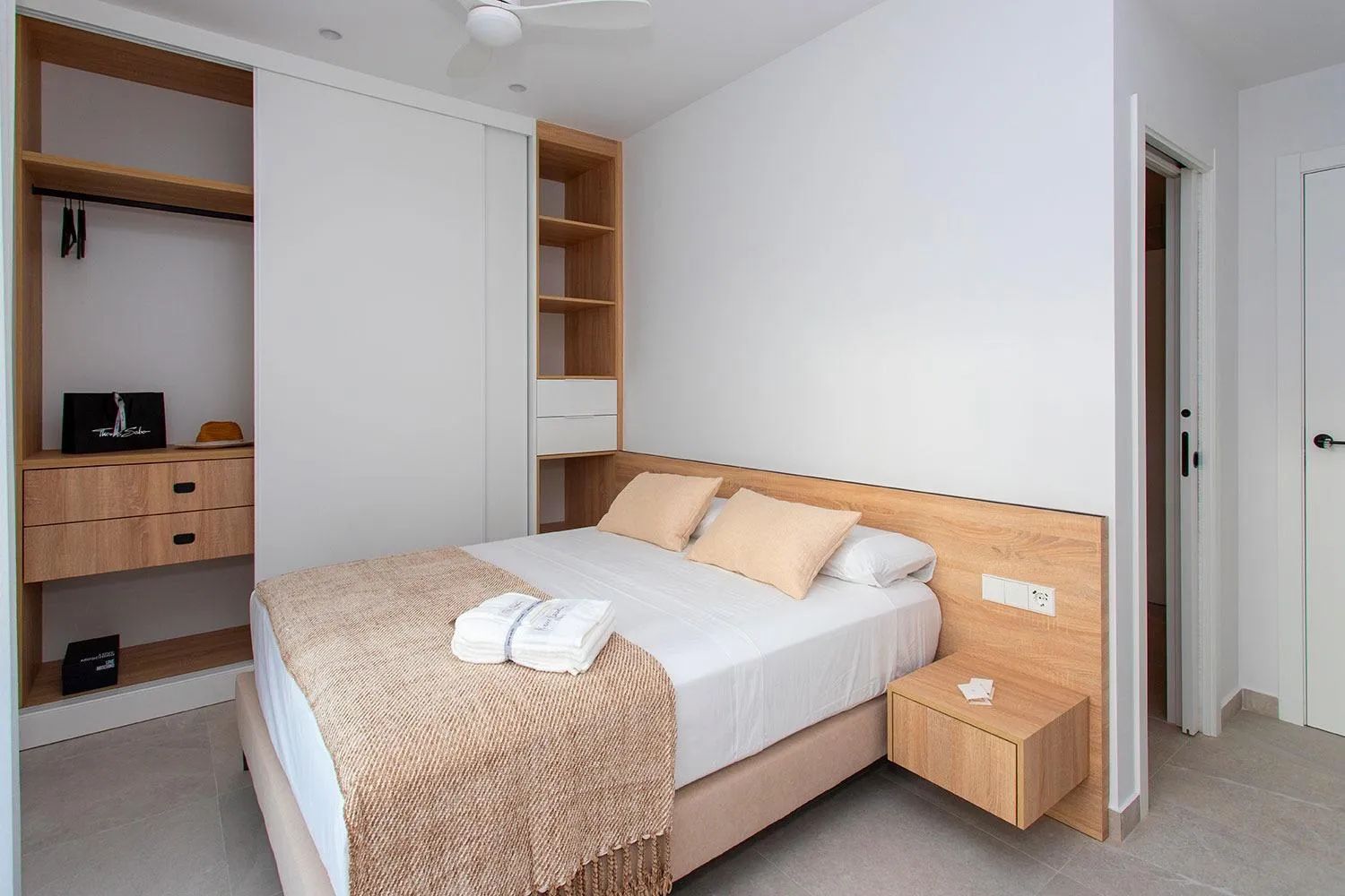 Strak design en strandleven gecombineerd: instapklare luxe woning in hartje Torre de la Horadada foto 26