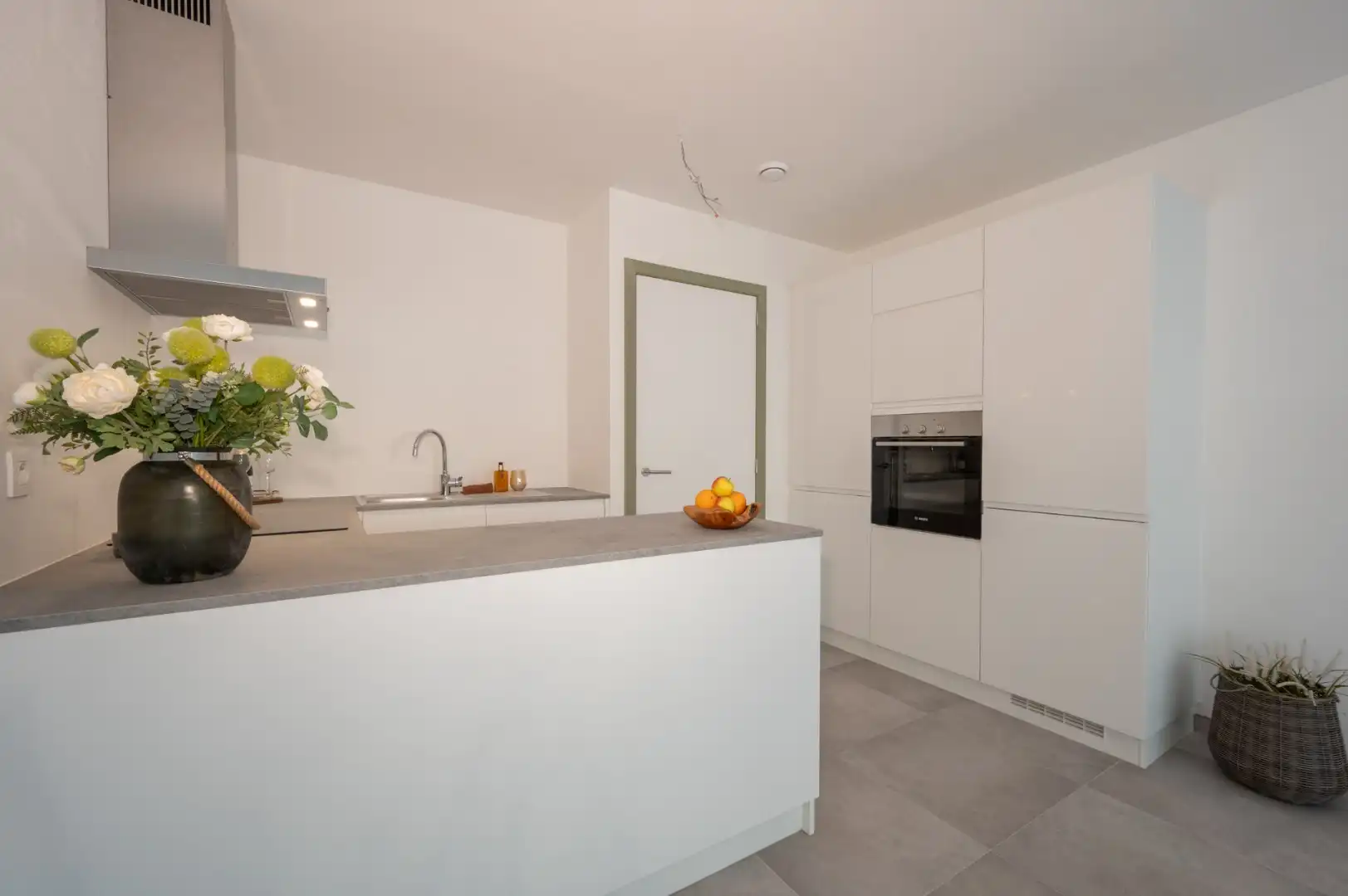 Ruime nieuwbouwappartement met  terras en tuintje! foto 4