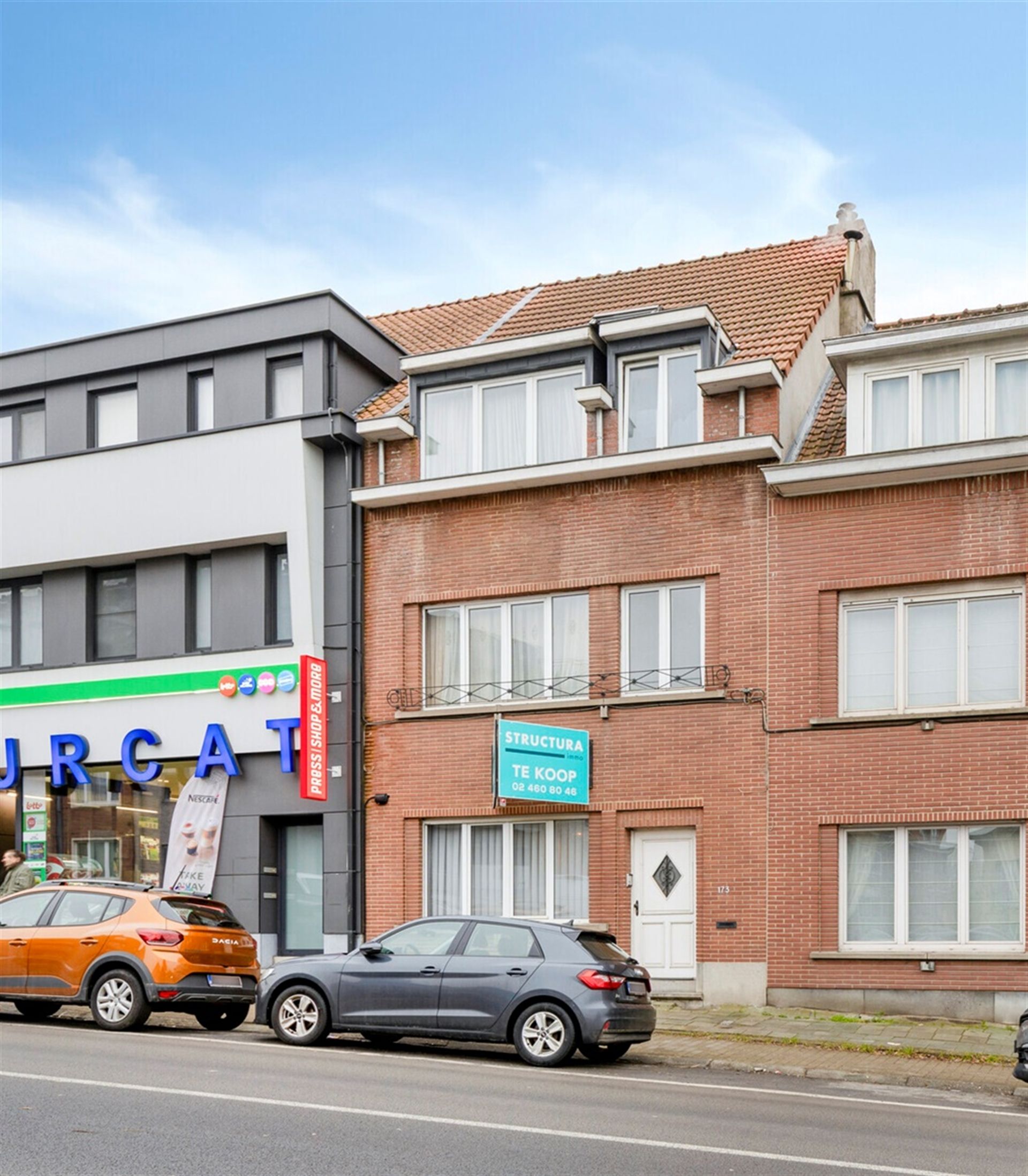 Eengezinswoning met 5 slaapkamers foto {{pictureIndex}}