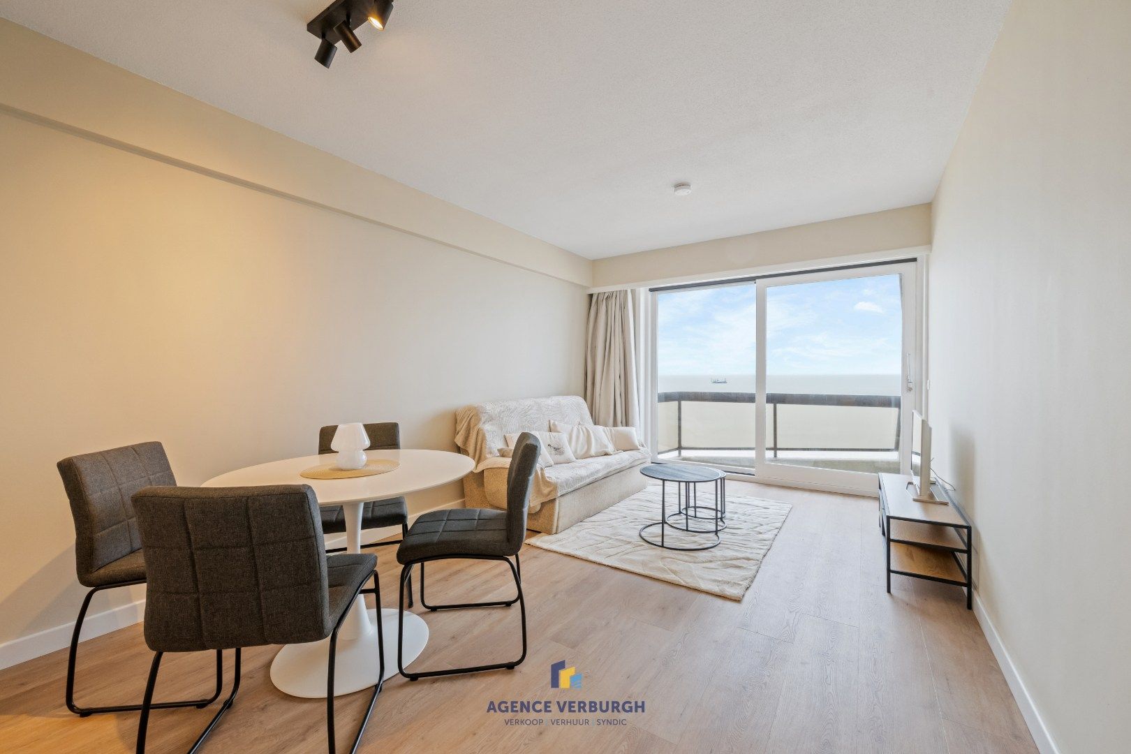 Volledig vernieuwd app met zeezicht – klasse, rust en comfort aan de kust foto 2