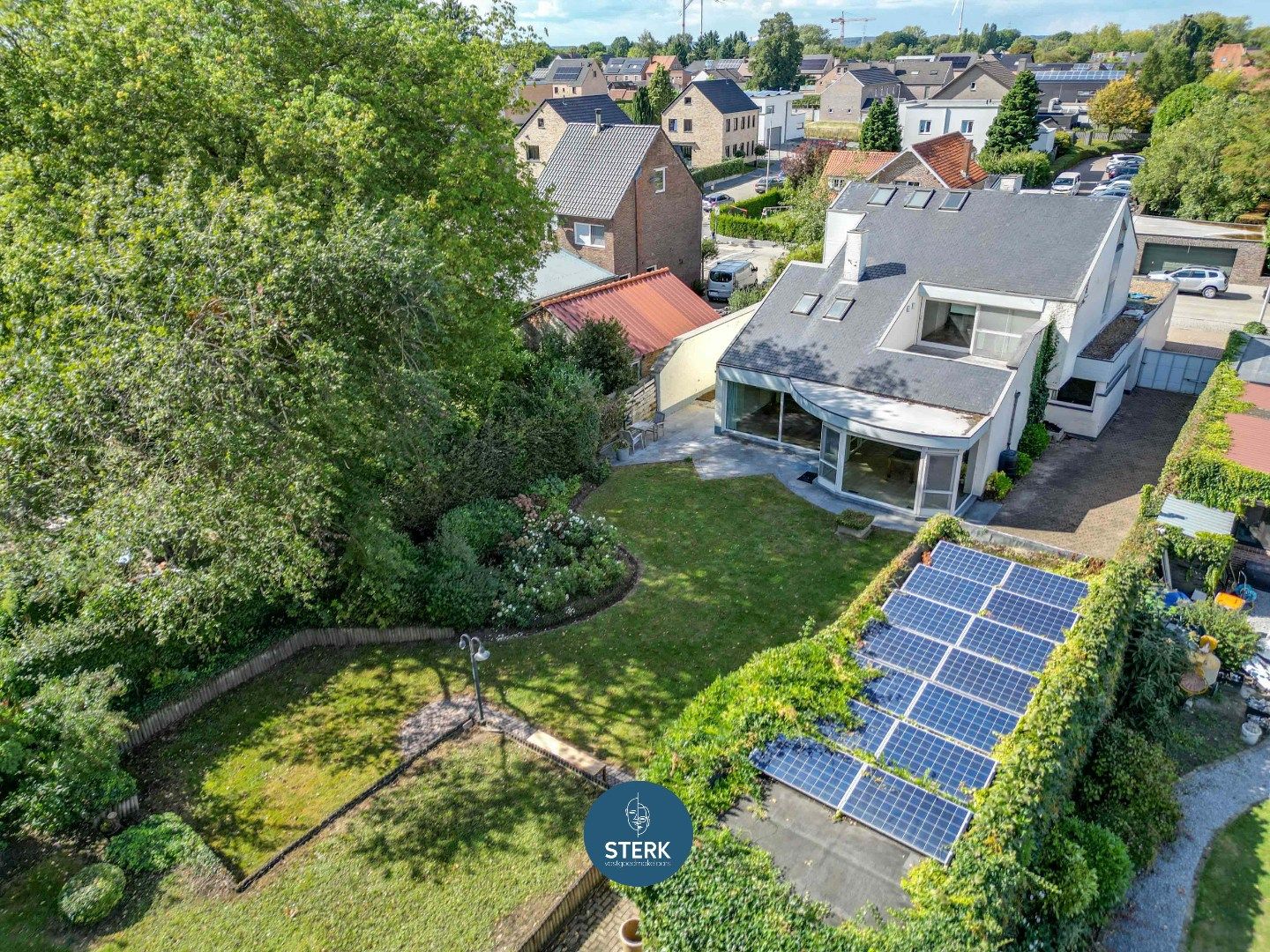 VERRASSEND RUIME GEZINSWONING MET EEN PRACHTIGE TUIN TE BOORSEM !  foto 3