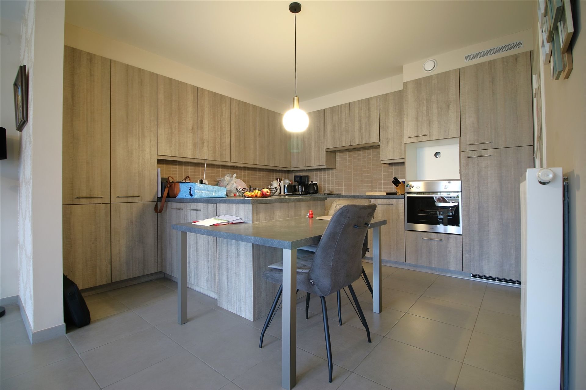 Knap gelijkvloers 2 slpk, terras & garage foto 6